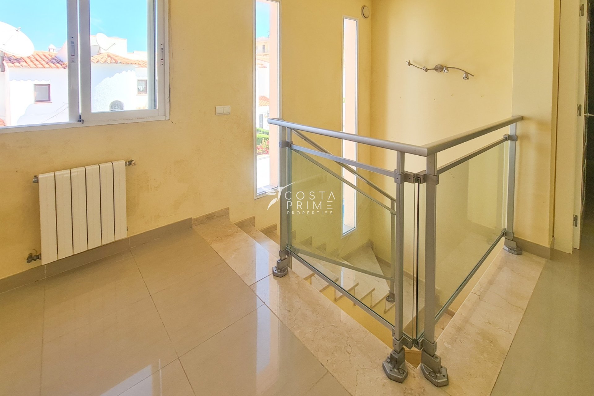 Resale - Villa  - Albir