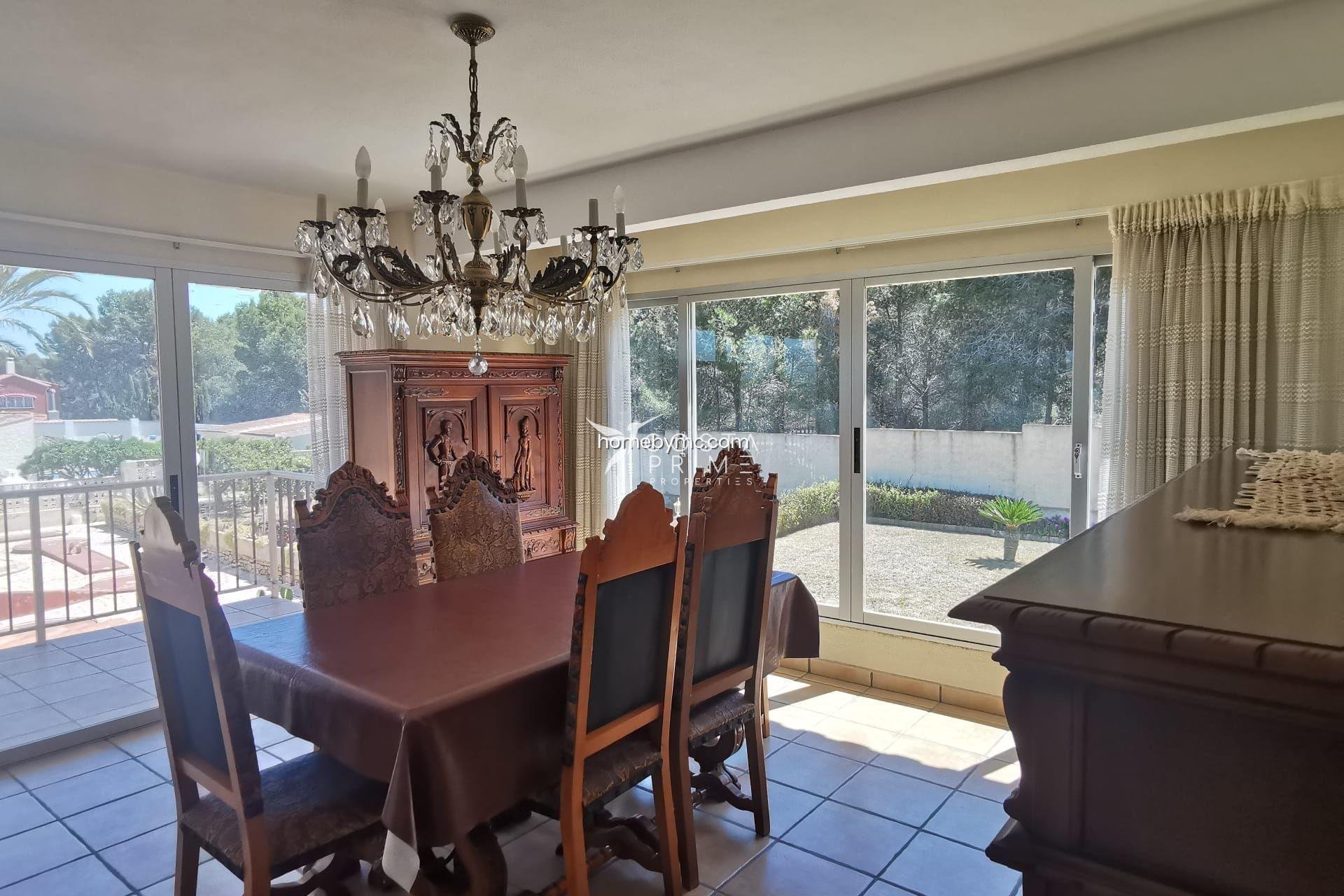 Resale - Villa  - Alfas del Pí