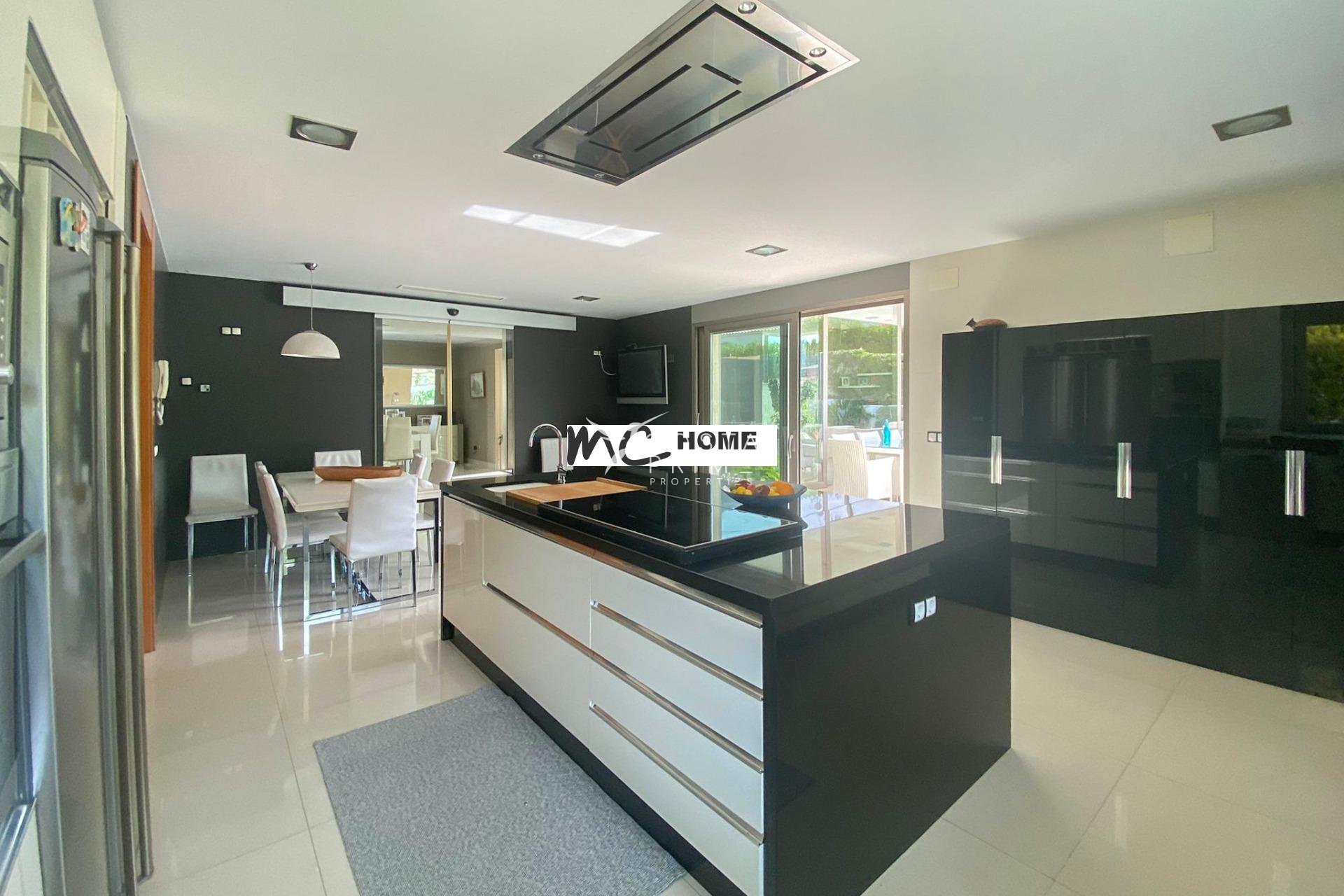 Resale - Villa  - Alfas del Pí