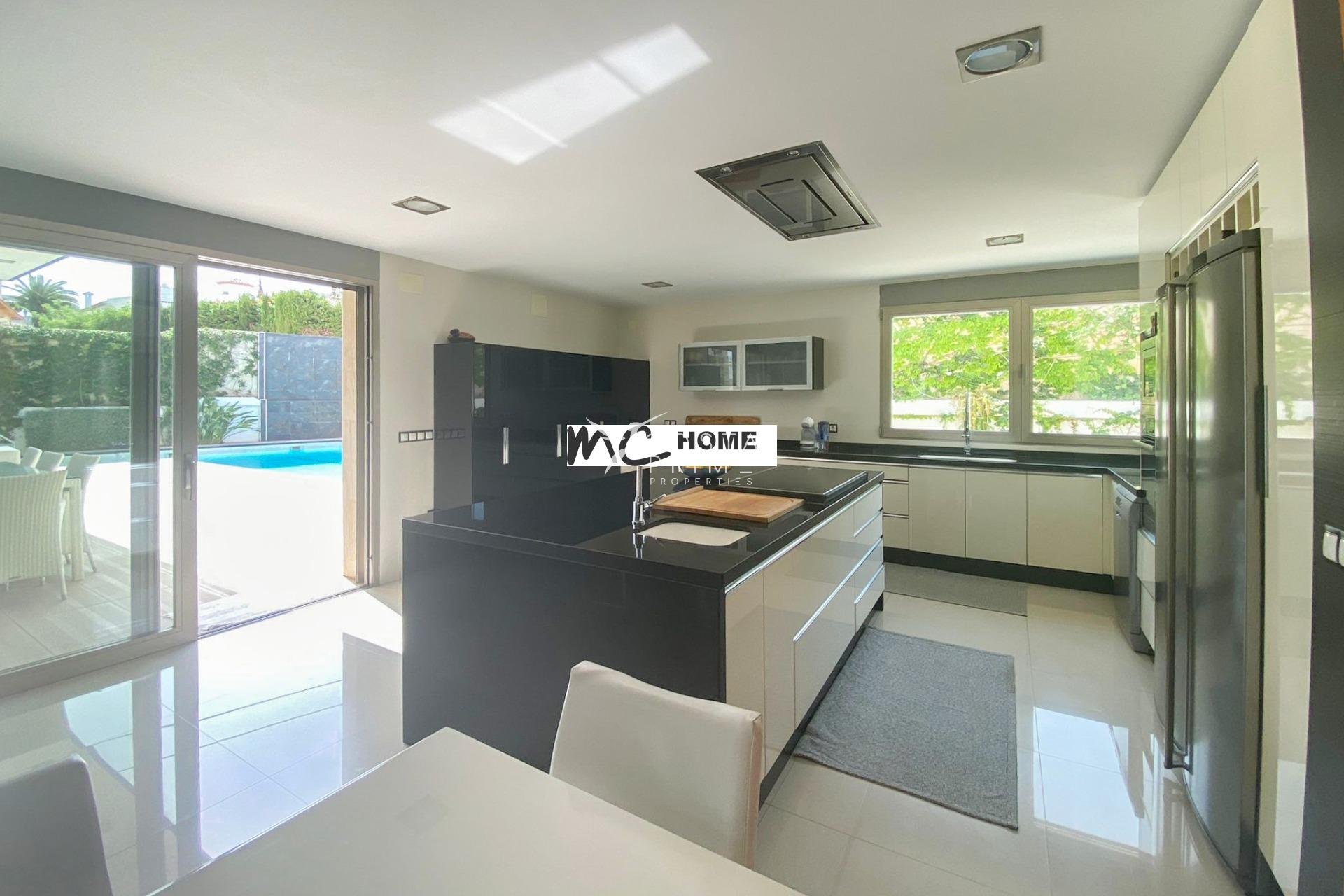 Resale - Villa  - Alfas del Pí