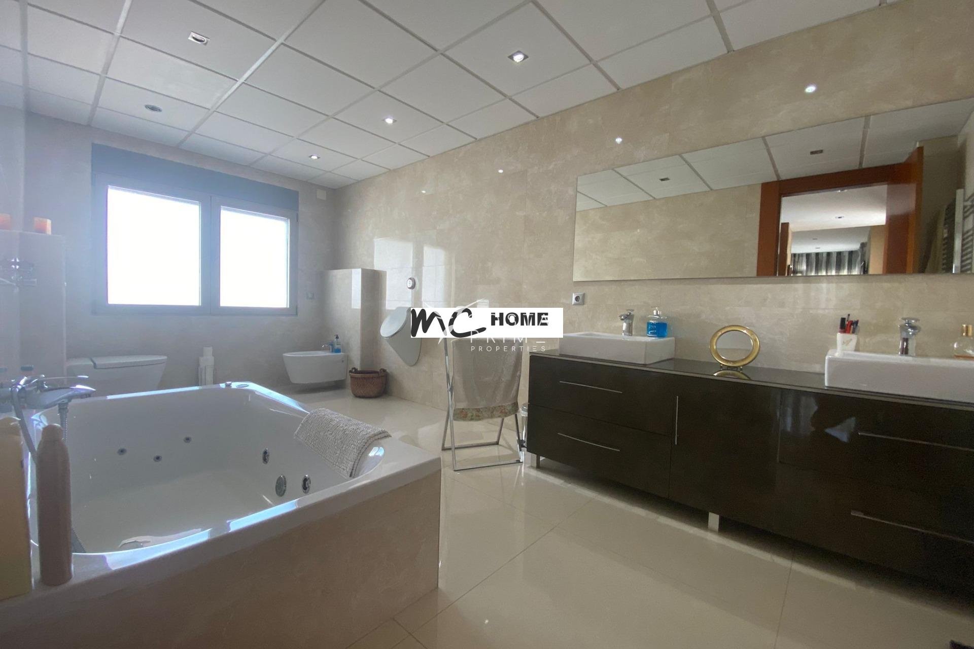 Resale - Villa  - Alfas del Pí