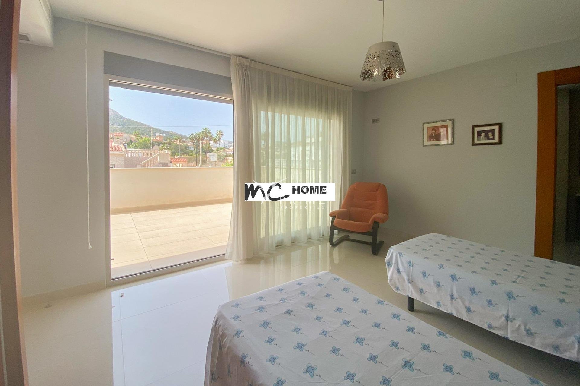 Resale - Villa  - Alfas del Pí