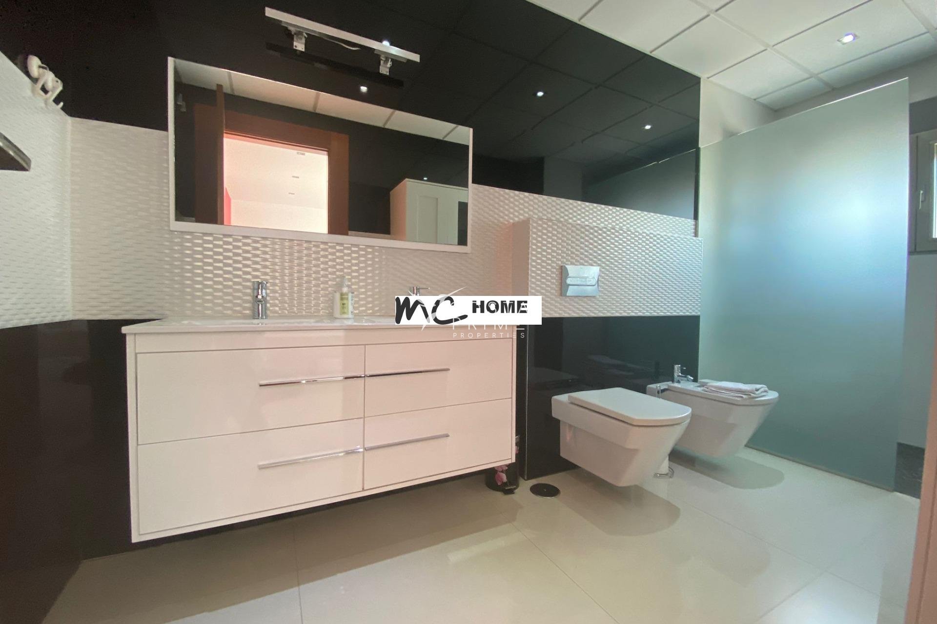 Resale - Villa  - Alfas del Pí