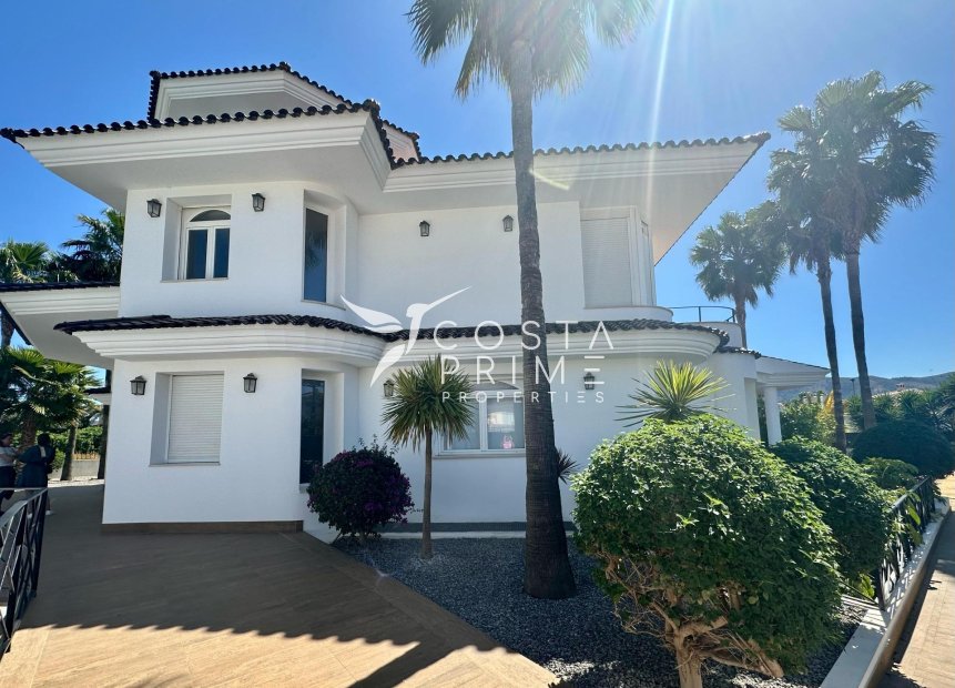 Resale - Villa  - Alfas del Pí