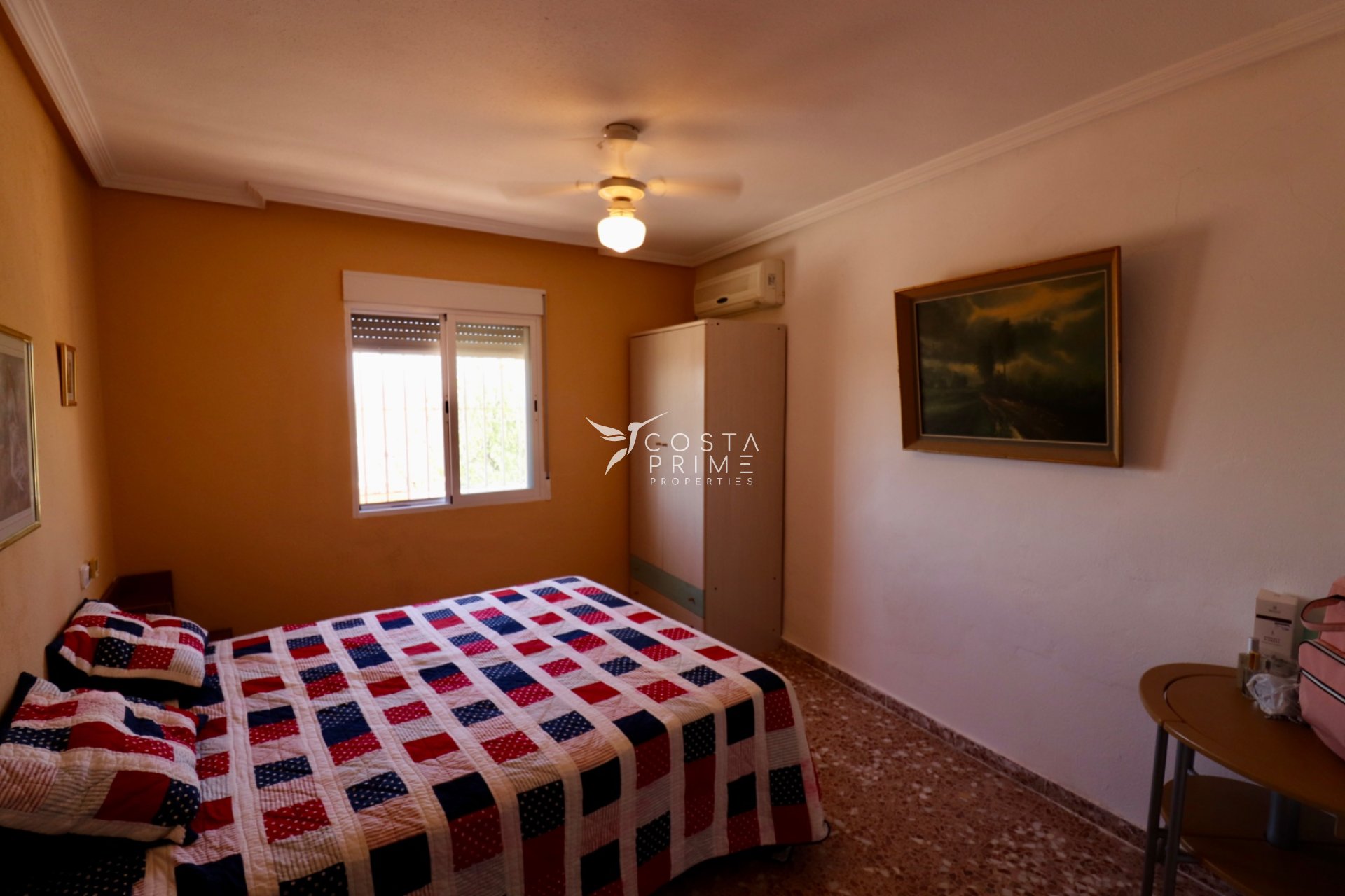 Resale - Villa  - Alicante