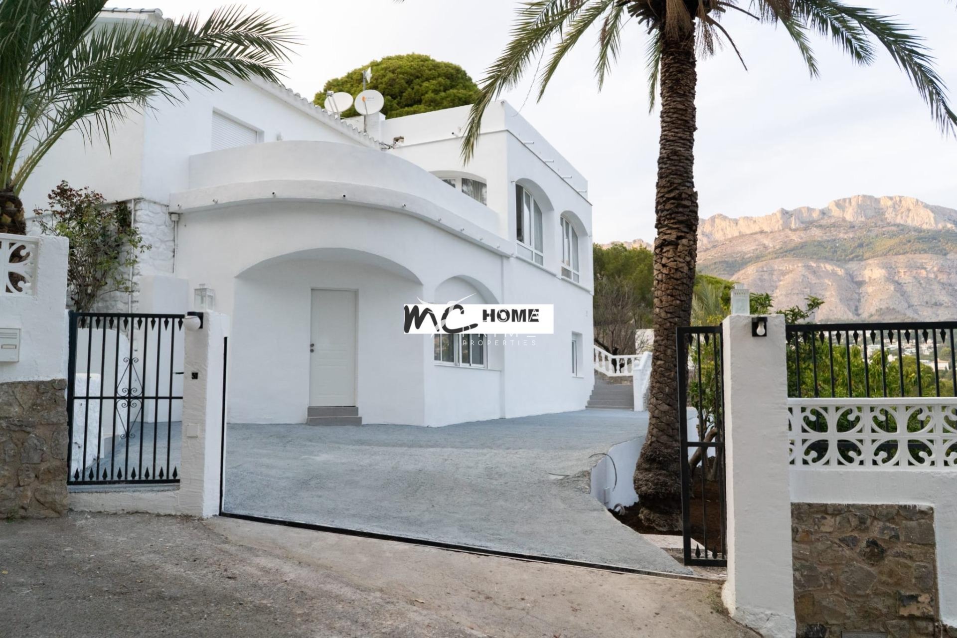 Resale - Villa  - Altea
