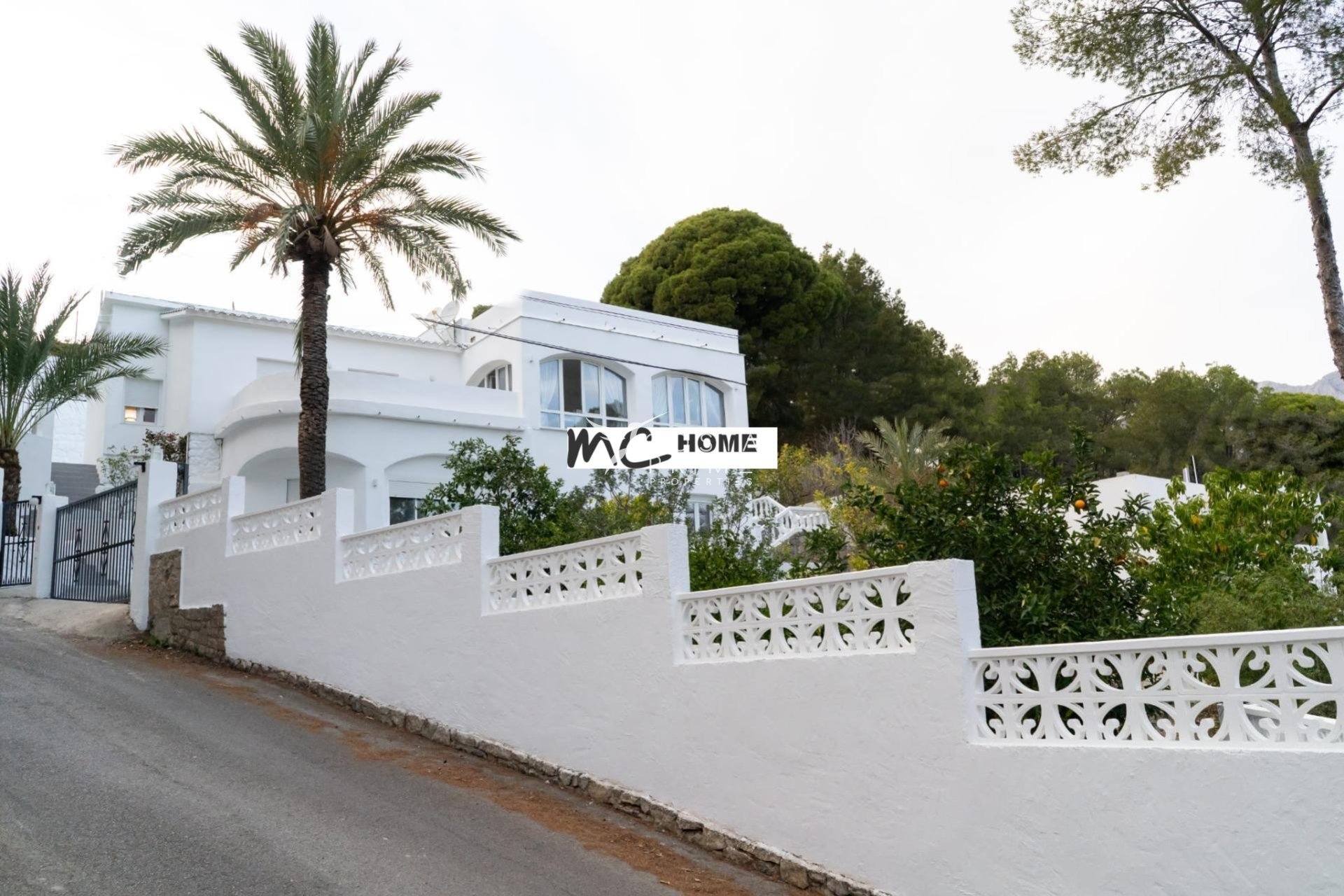 Resale - Villa  - Altea