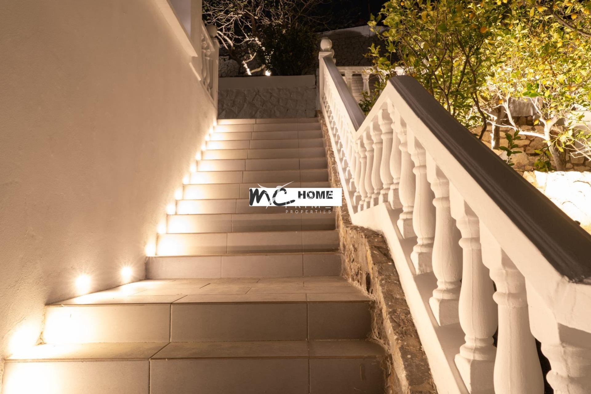 Resale - Villa  - Altea