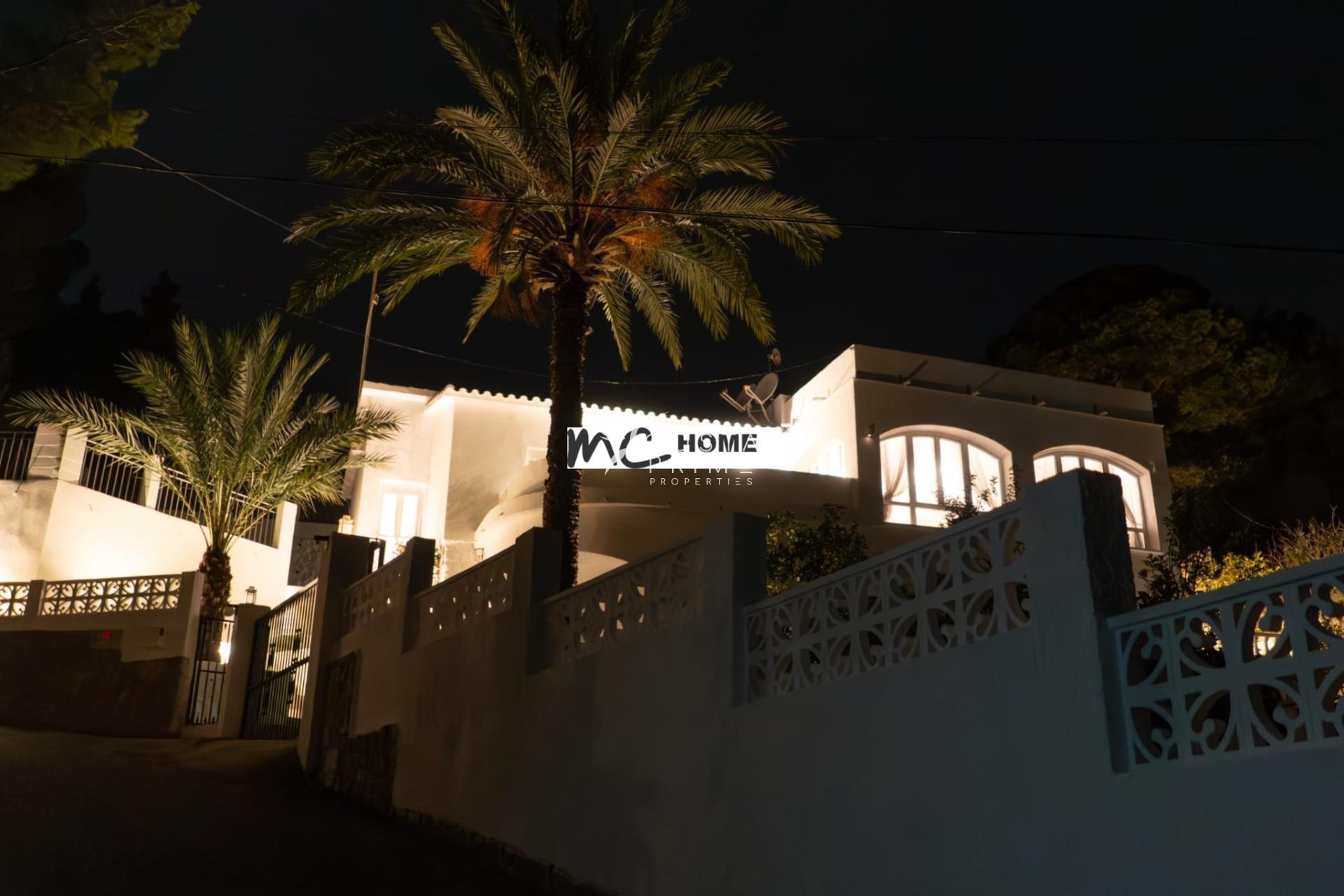 Resale - Villa  - Altea