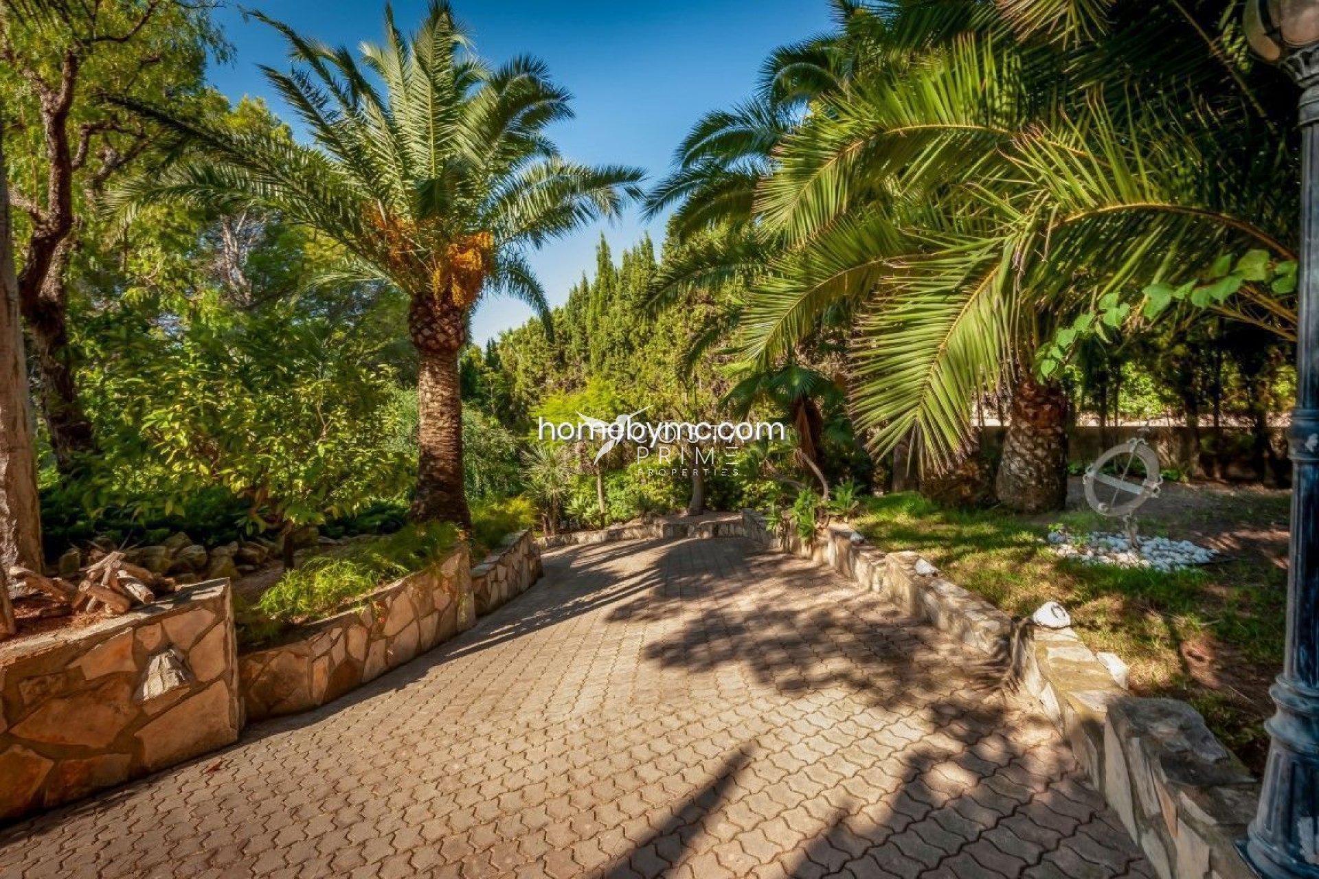 Resale - Villa  - Altea