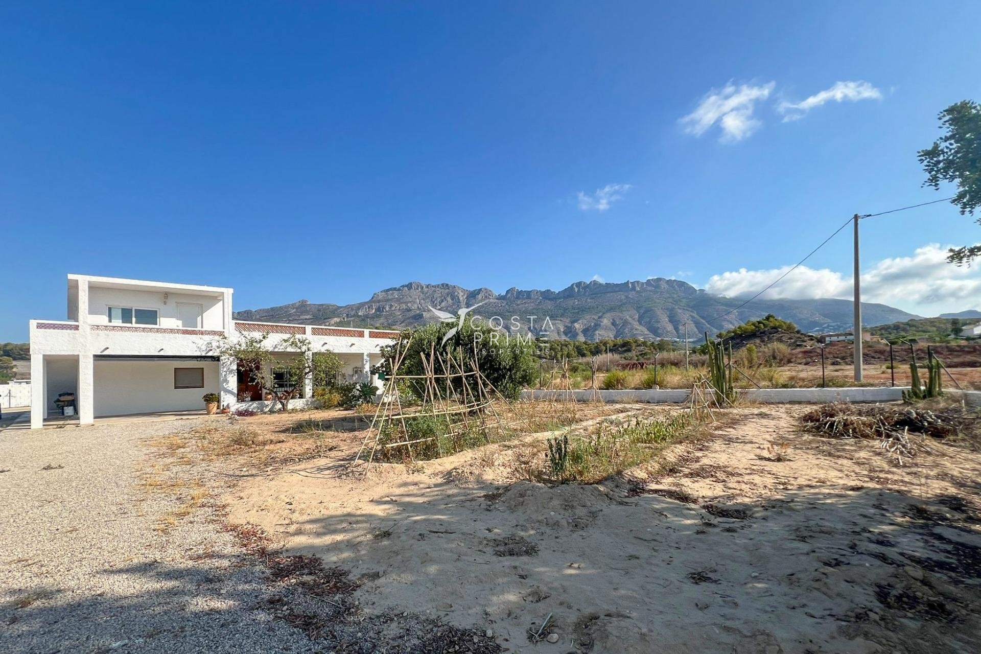 Resale - Villa  - Altea