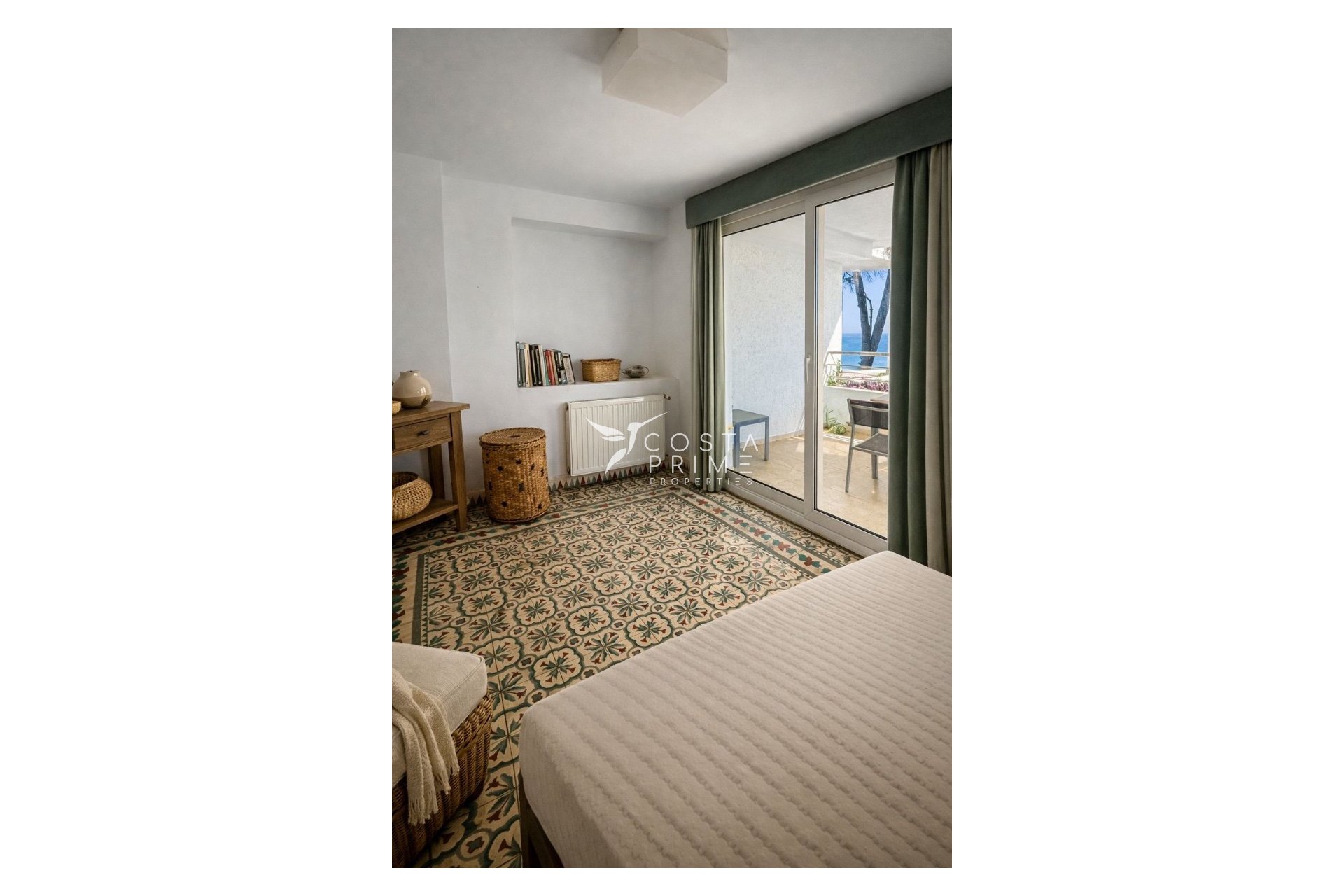 Resale - Villa  - Altea