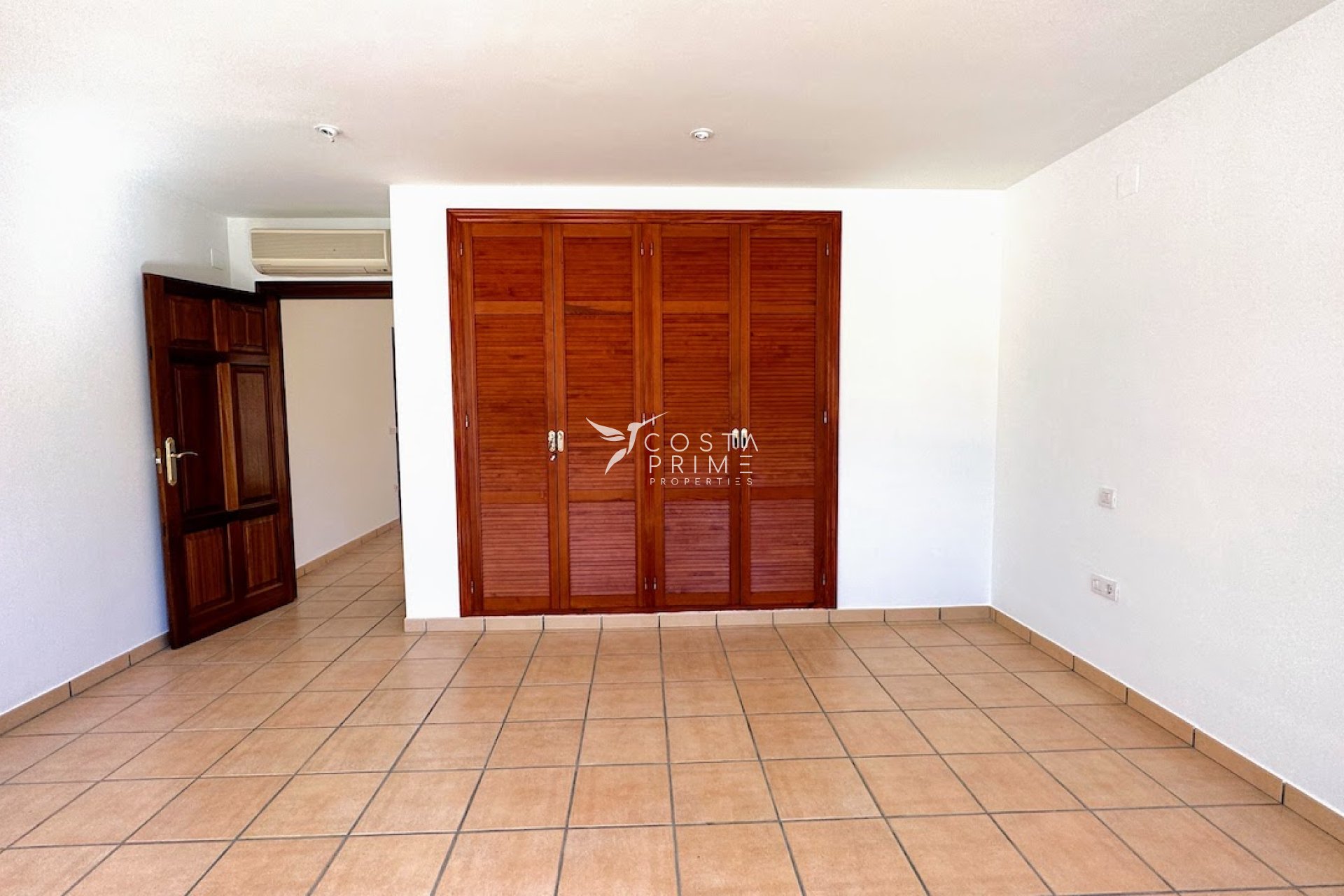 Resale - Villa  - Altea