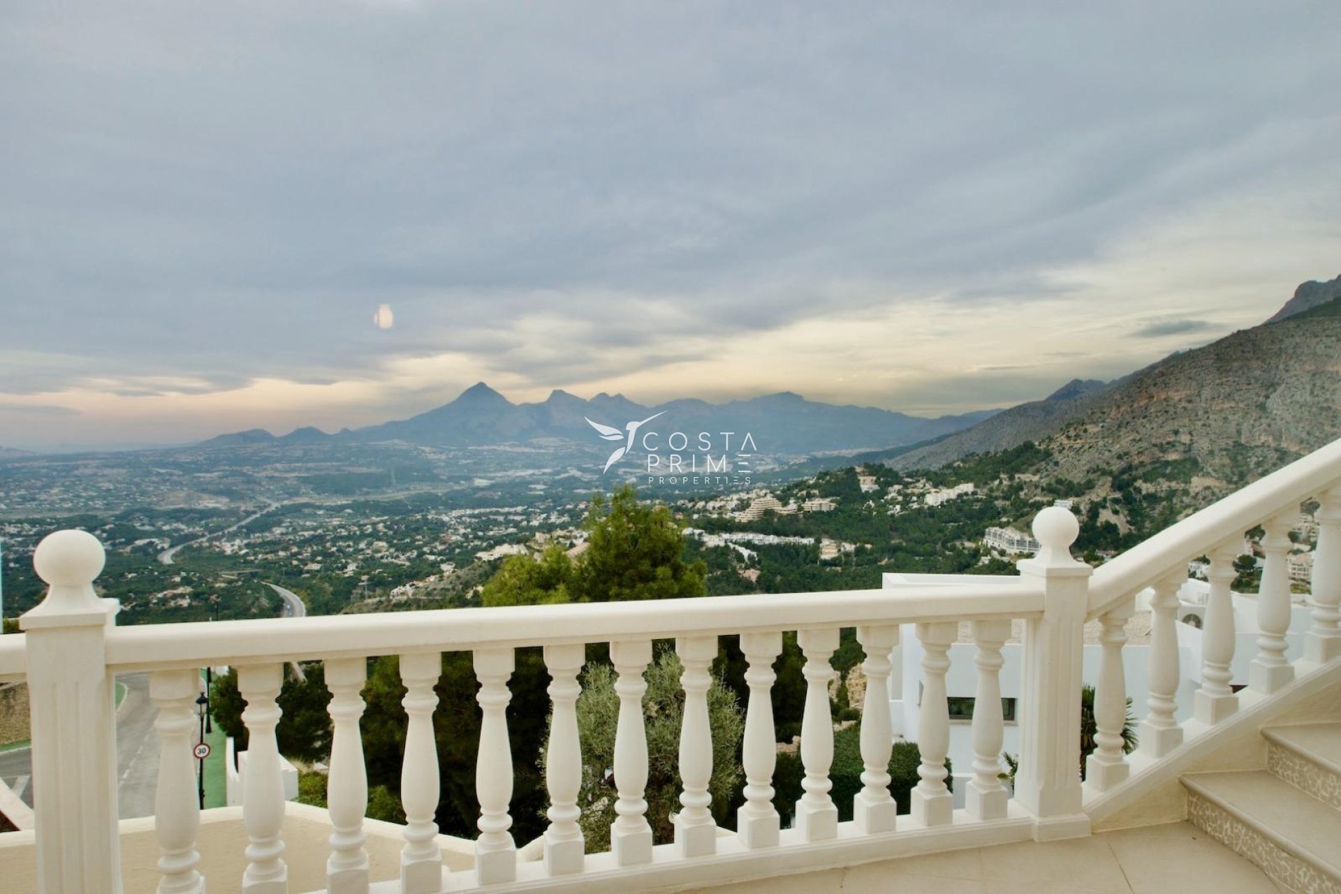 Resale - Villa  - Altea