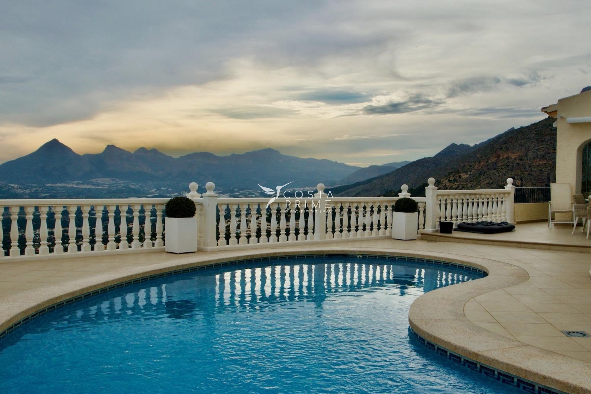 Resale - Villa  - Altea