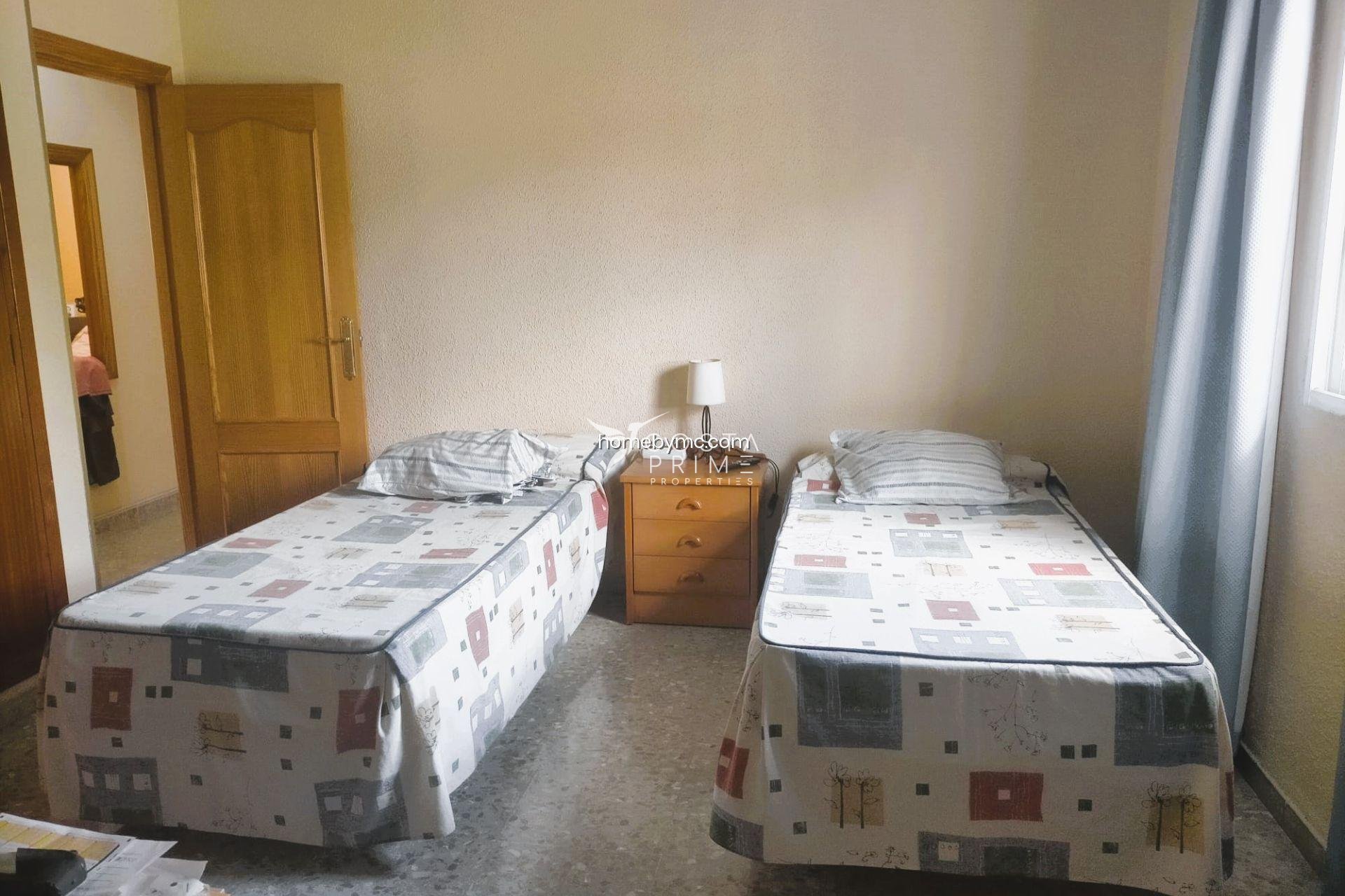 Resale - Villa  - Benidorm