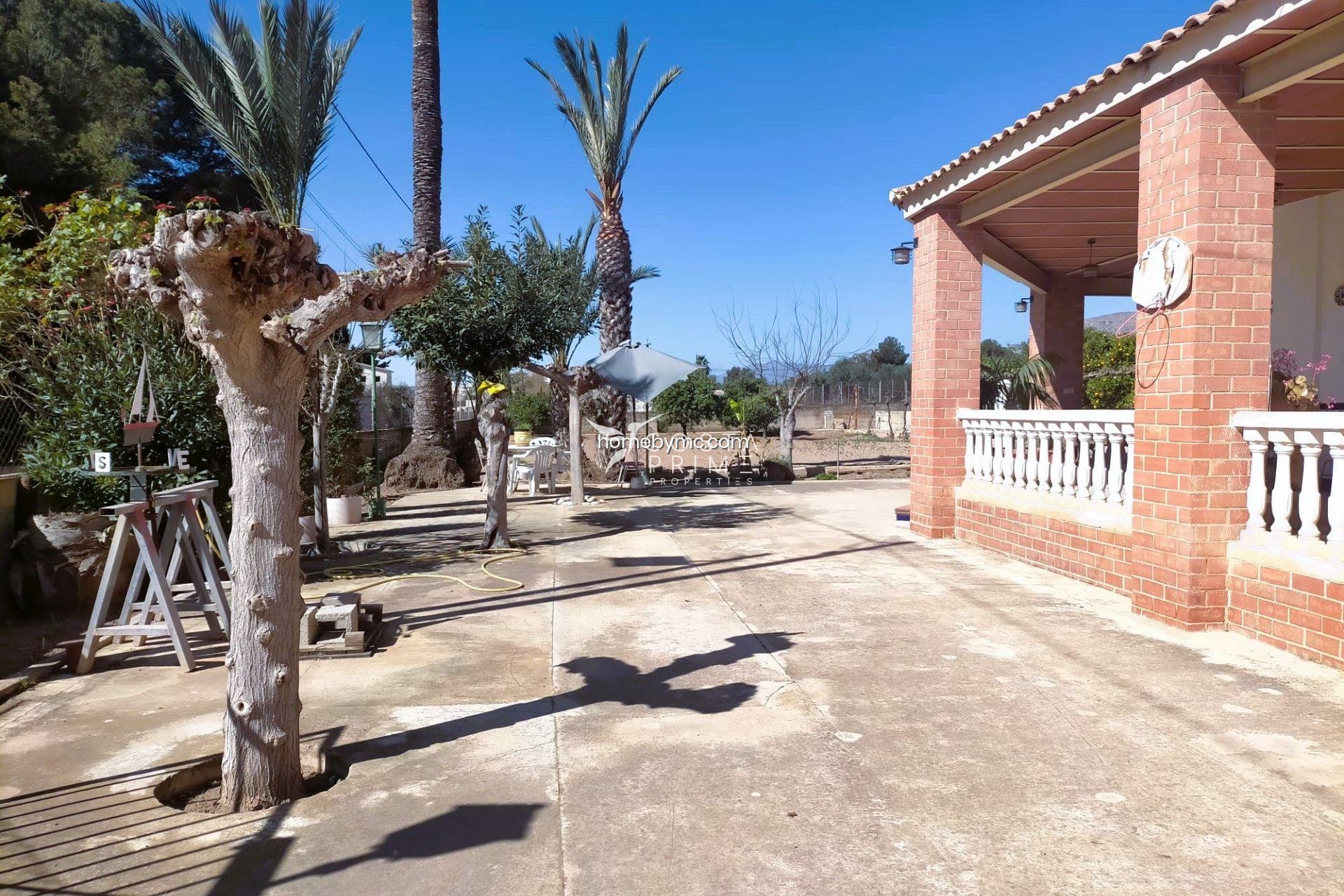 Resale - Villa  - Benidorm