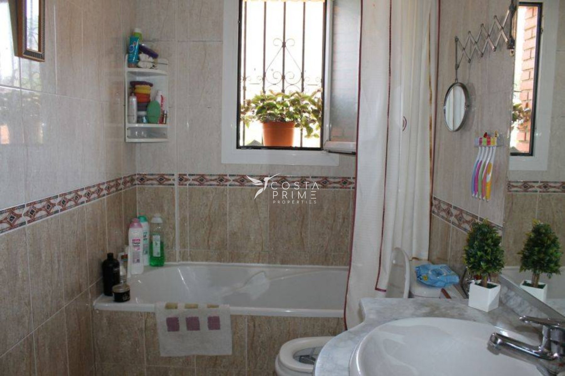 Resale - Villa  - Benidorm