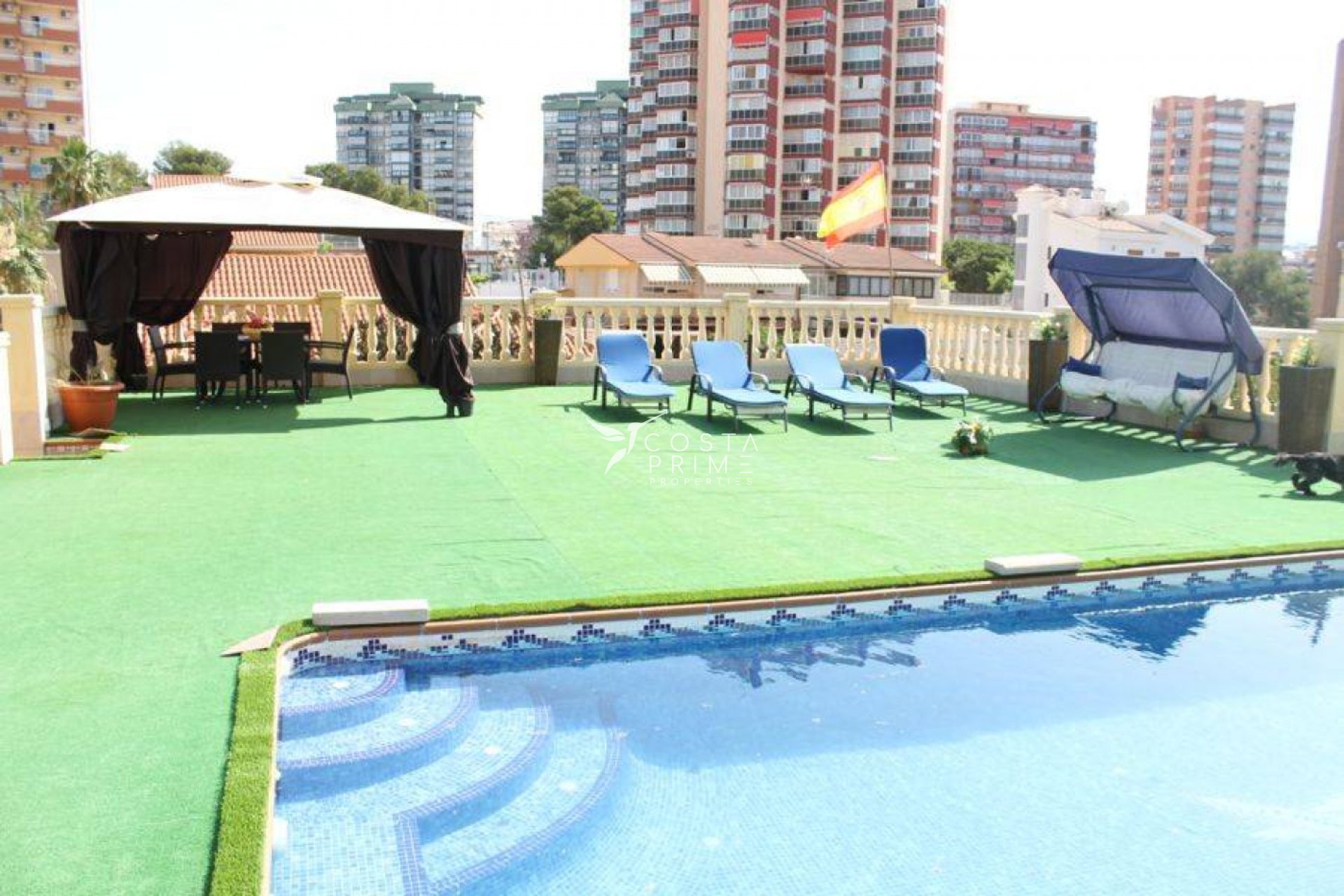 Resale - Villa  - Benidorm