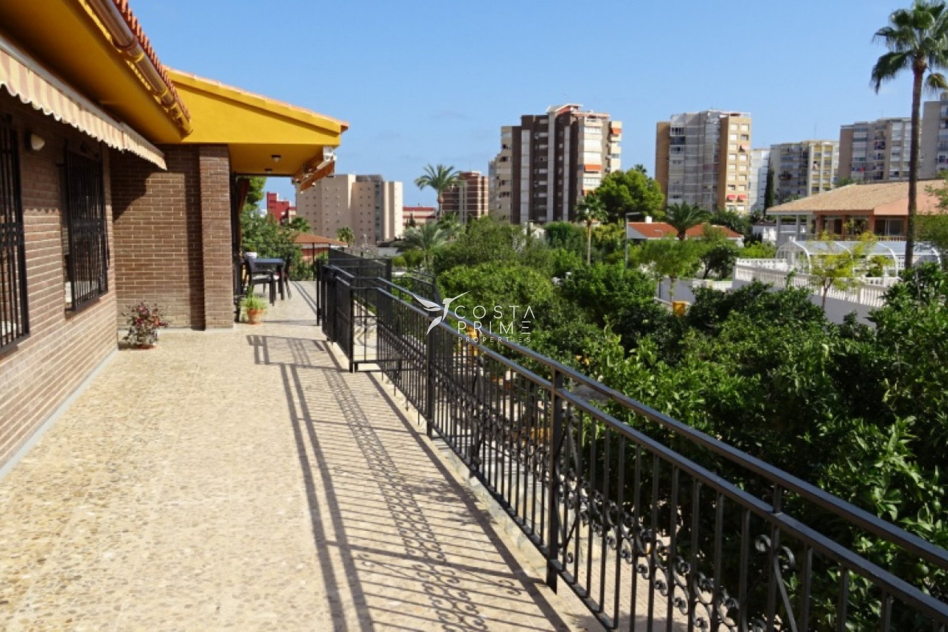 Resale - Villa  - Benidorm