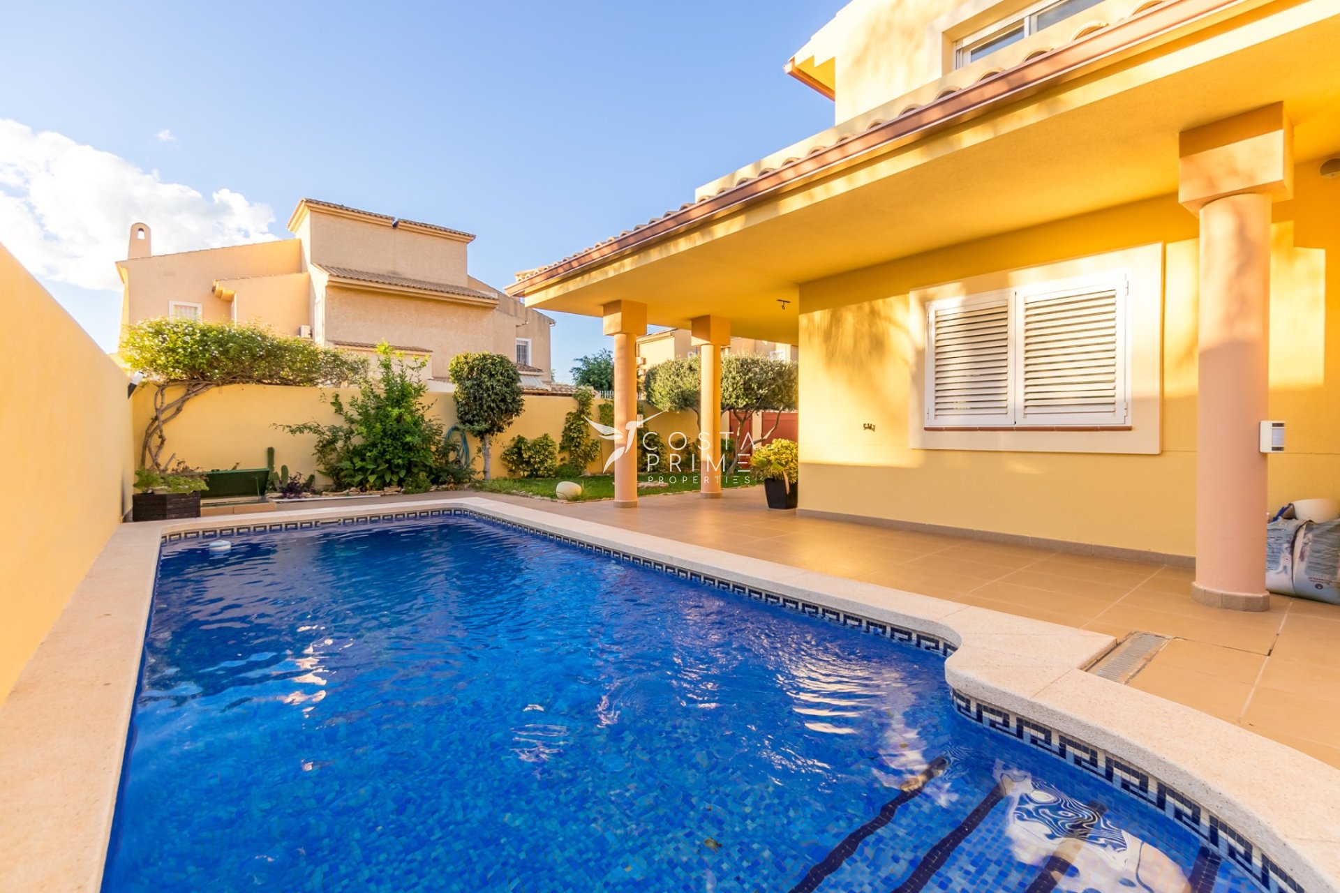 Resale - Villa  - Benidorm