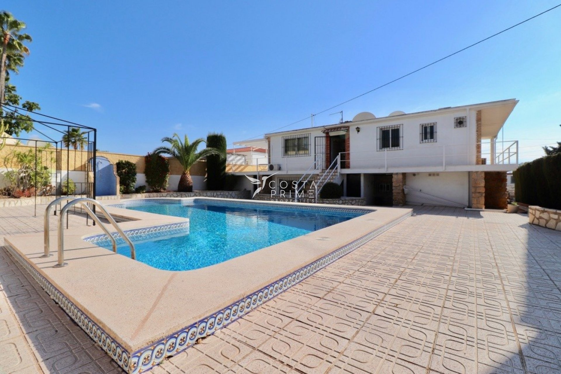 Resale - Villa  - Benidorm