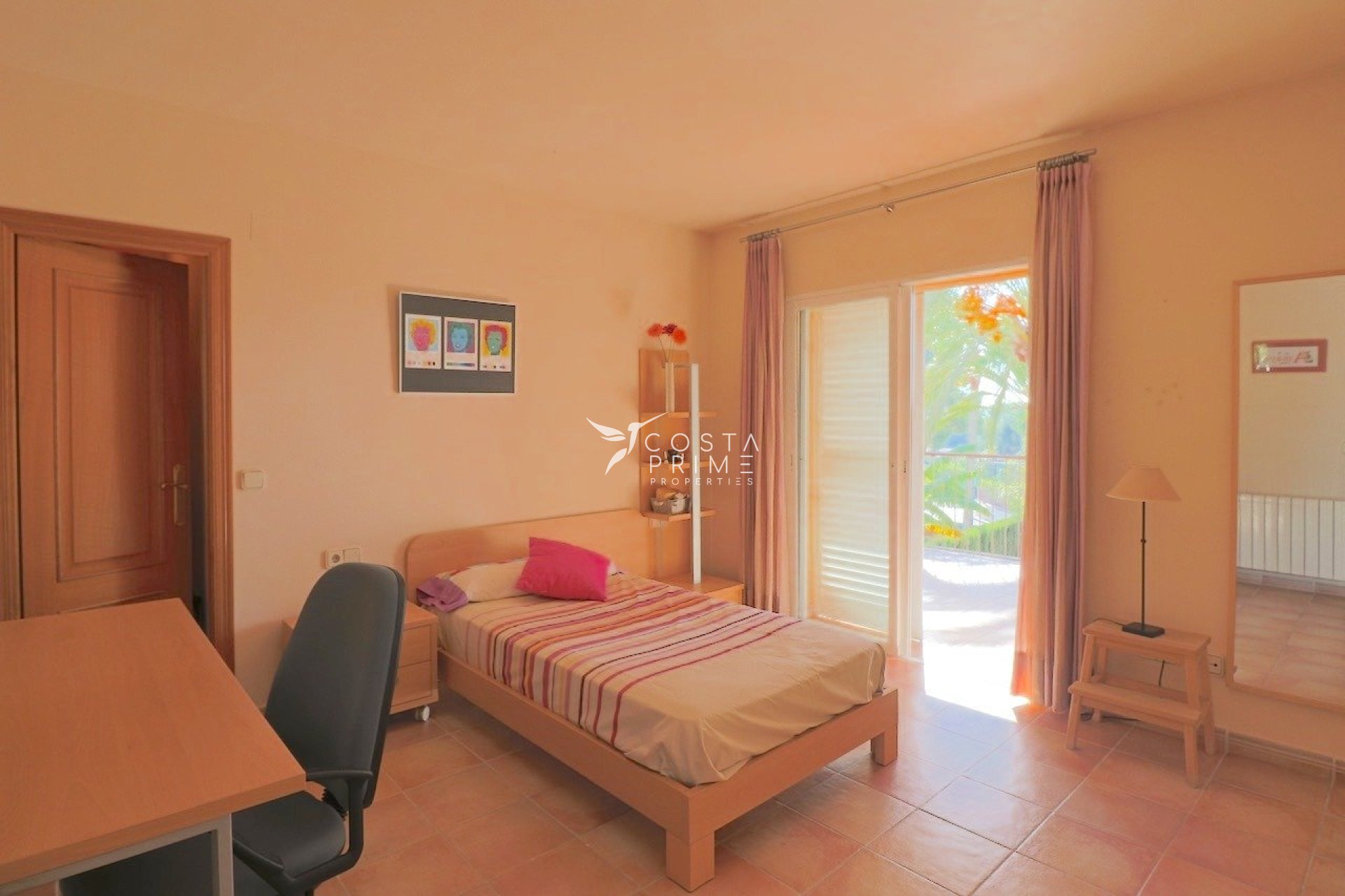 Resale - Villa  - Benidorm