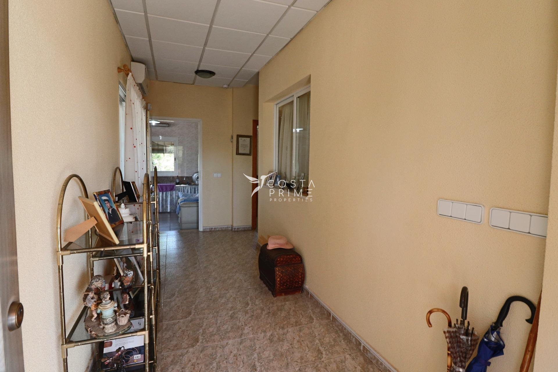 Resale - Villa  - Benidorm