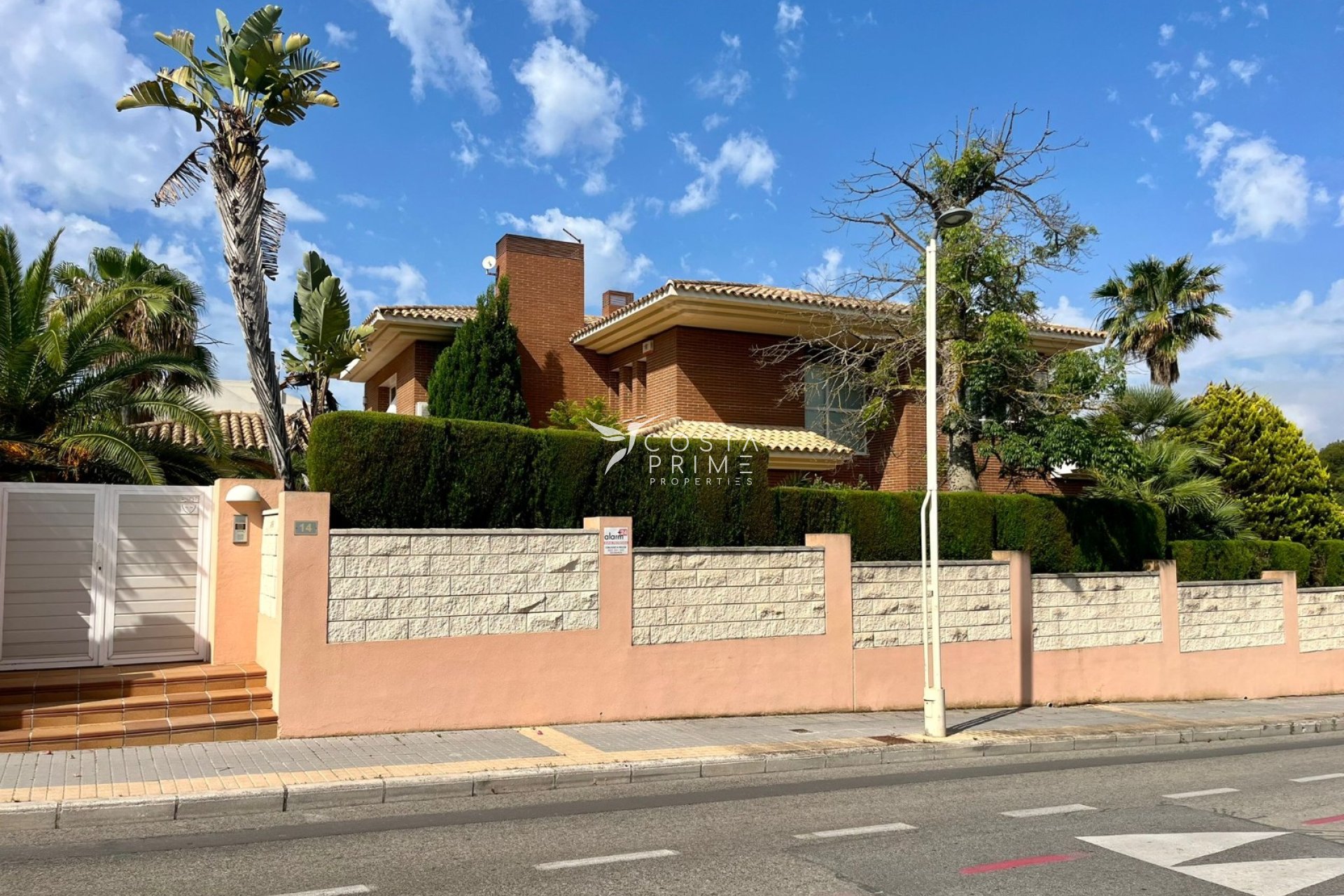 Resale - Villa  - Benidorm