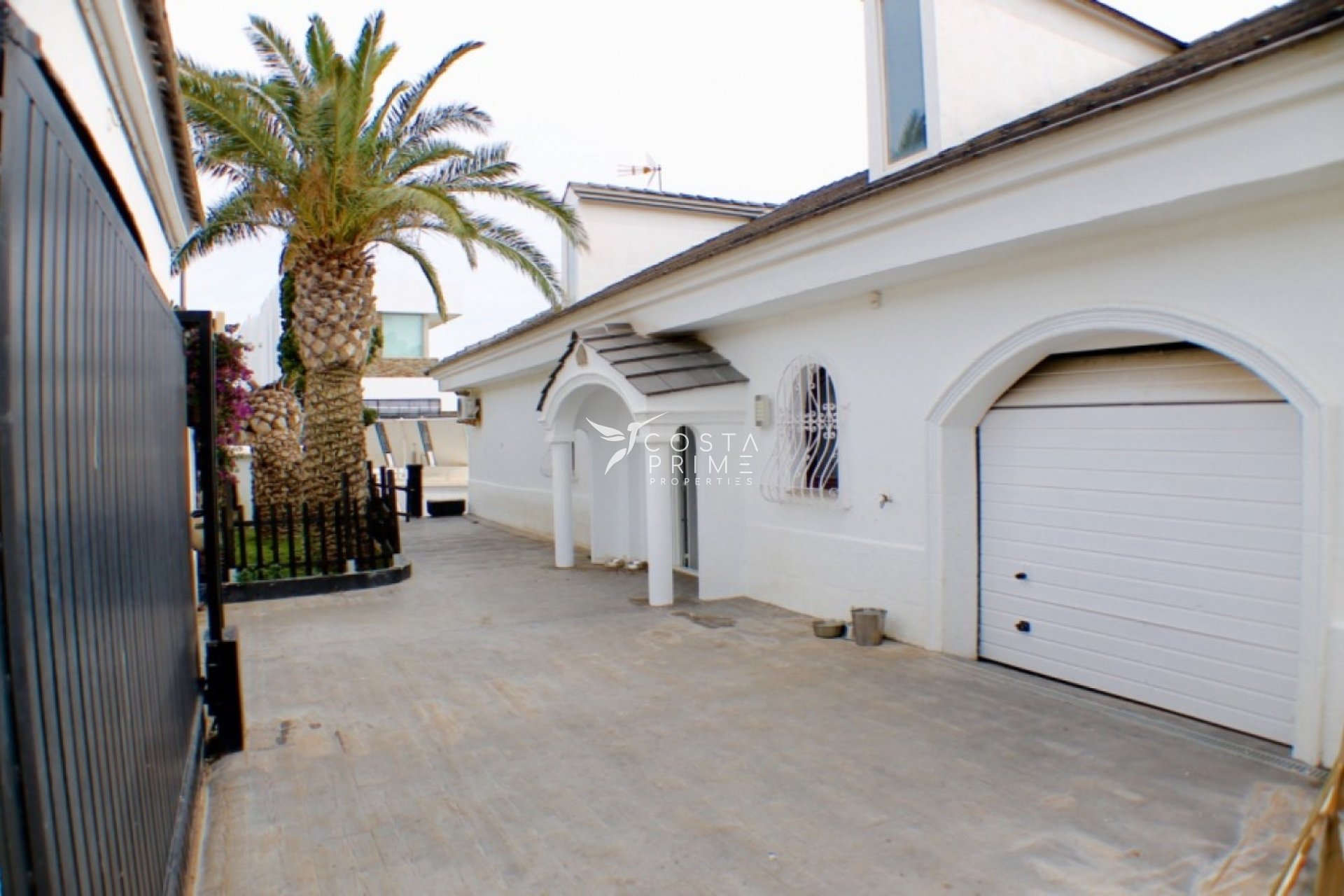 Resale - Villa  - Benidorm