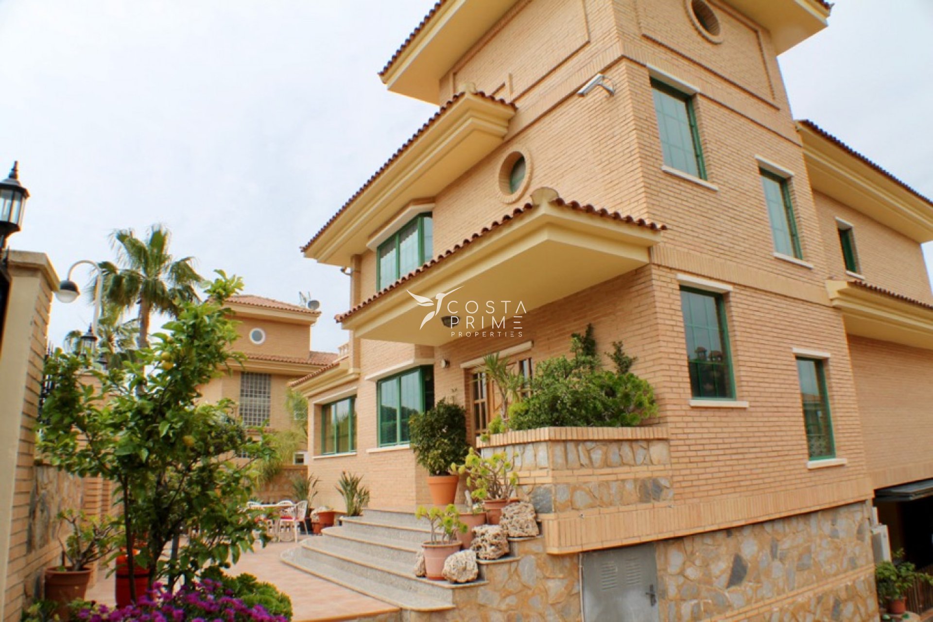 Resale - Villa  - Benidorm