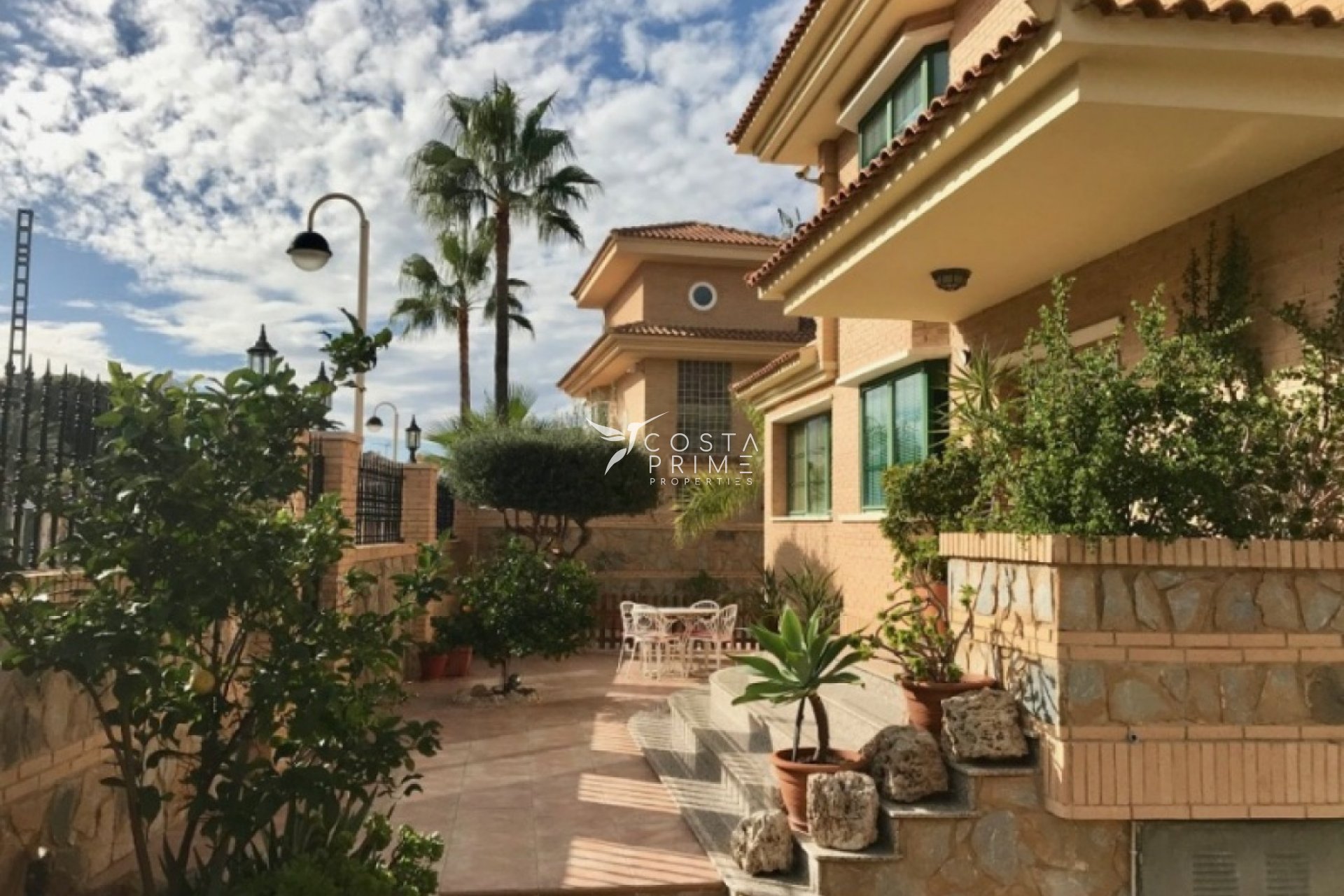 Resale - Villa  - Benidorm