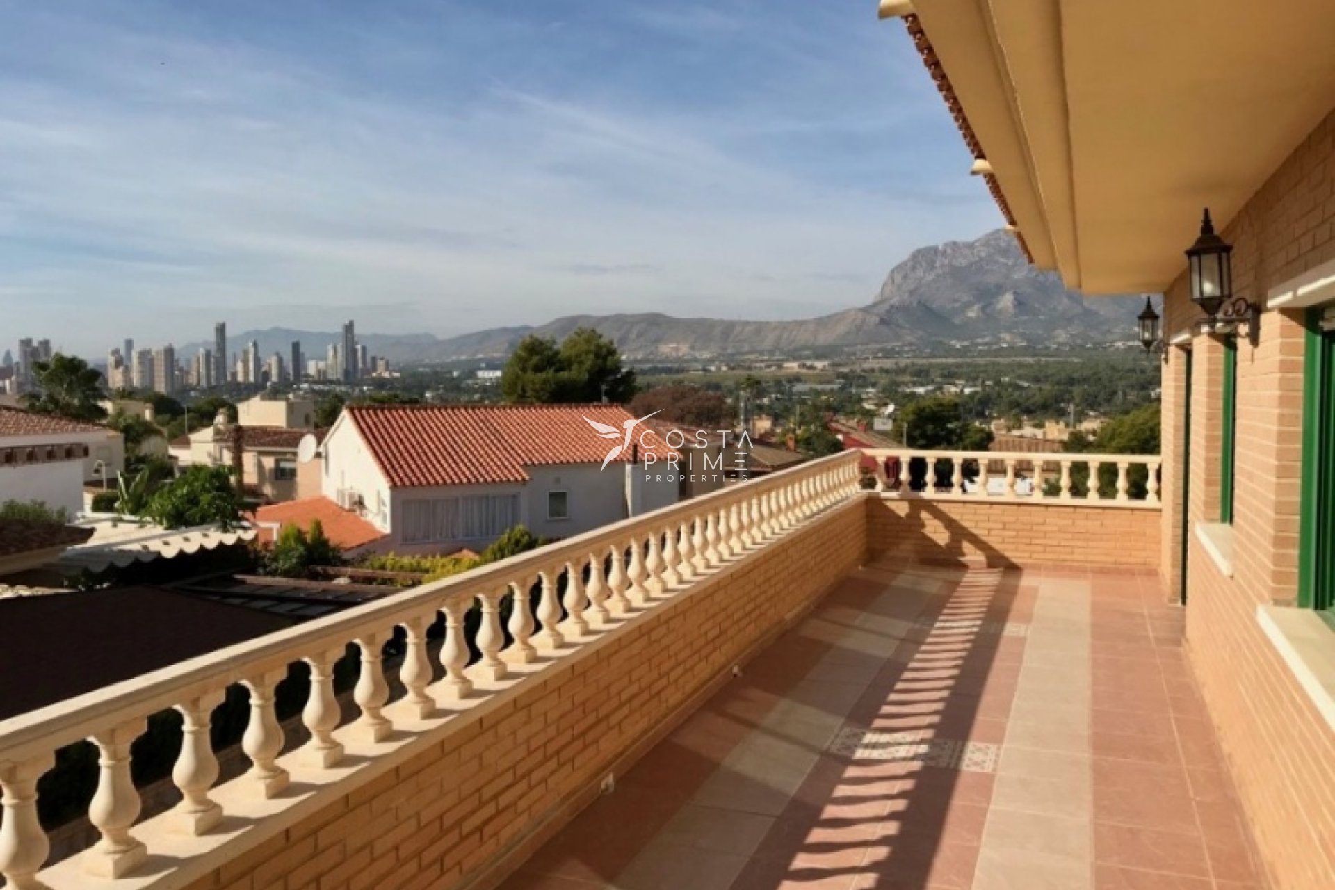 Resale - Villa  - Benidorm