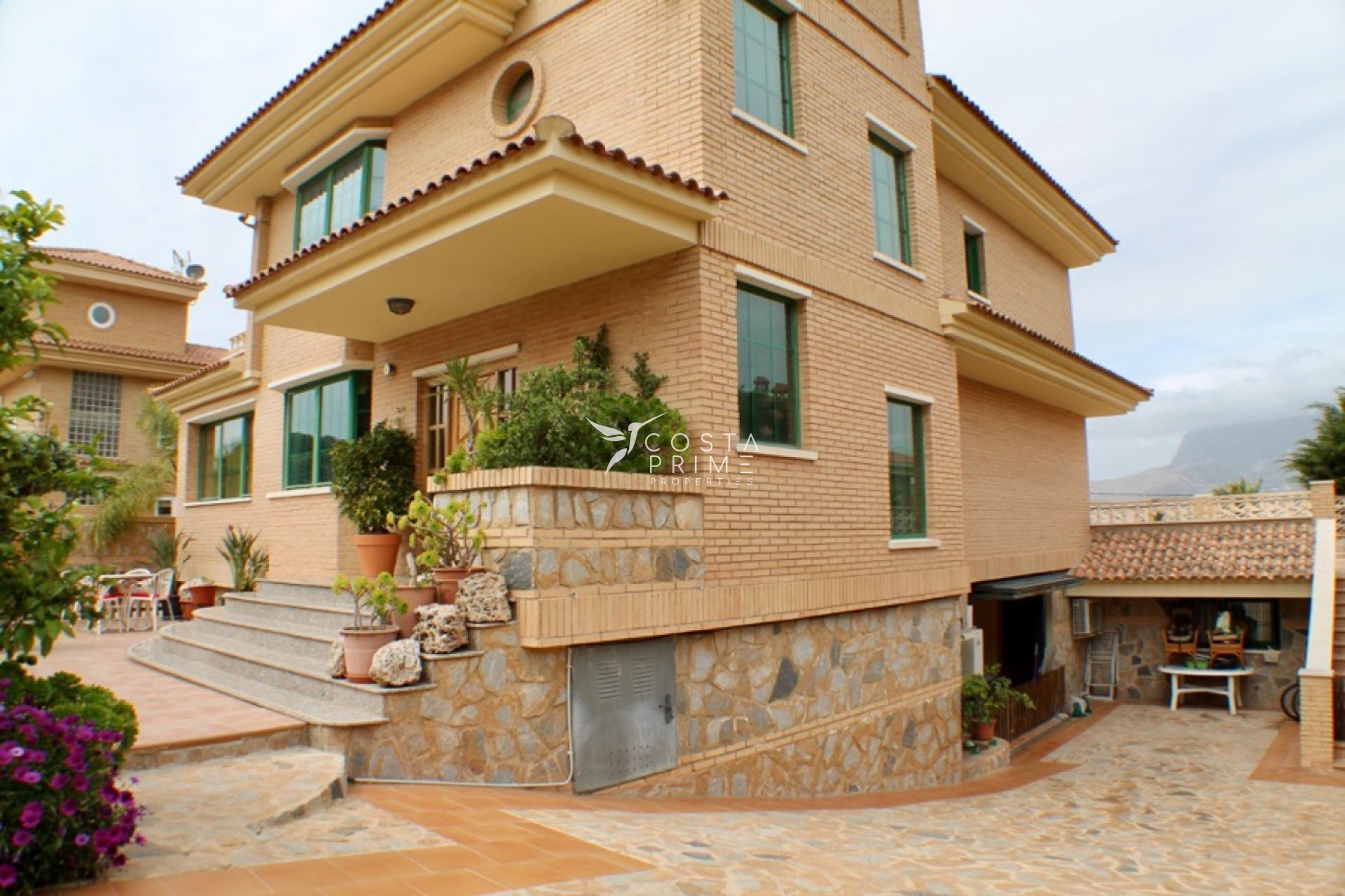 Resale - Villa  - Benidorm