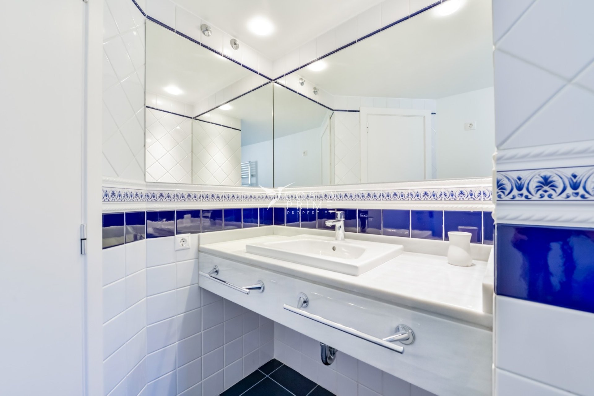 Resale - Villa  - Finestrat