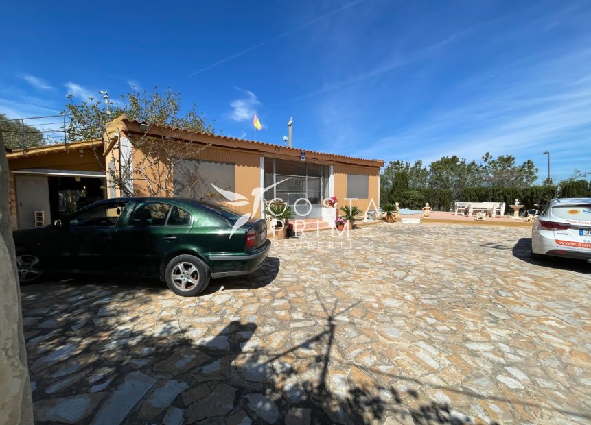 Resale - Villa  - Guardamar del Segura