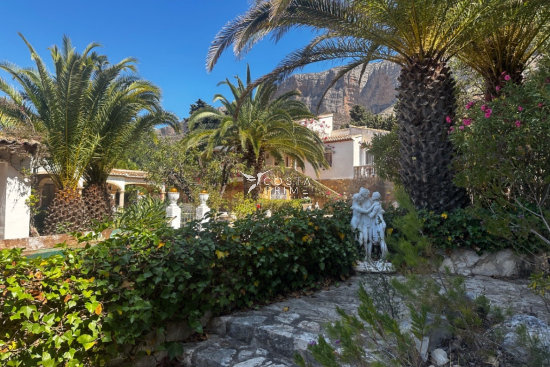 Resale - Villa  - Jávea