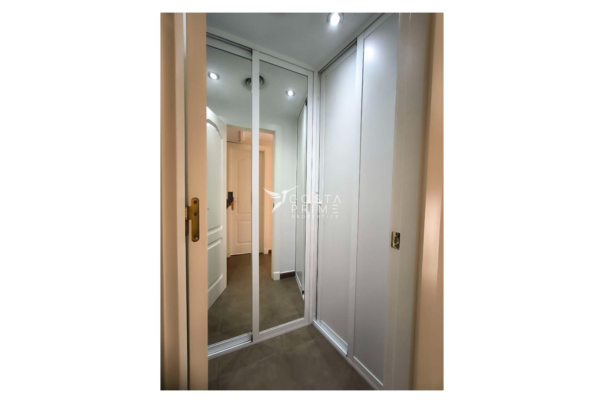 Resale - Villa  - La Nucía