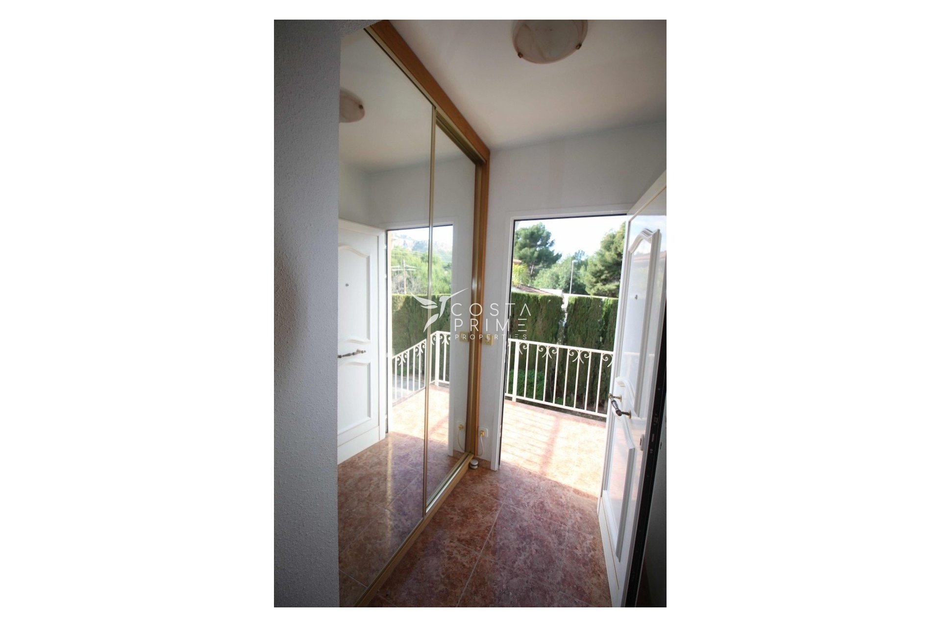 Resale - Villa  - La Nucía