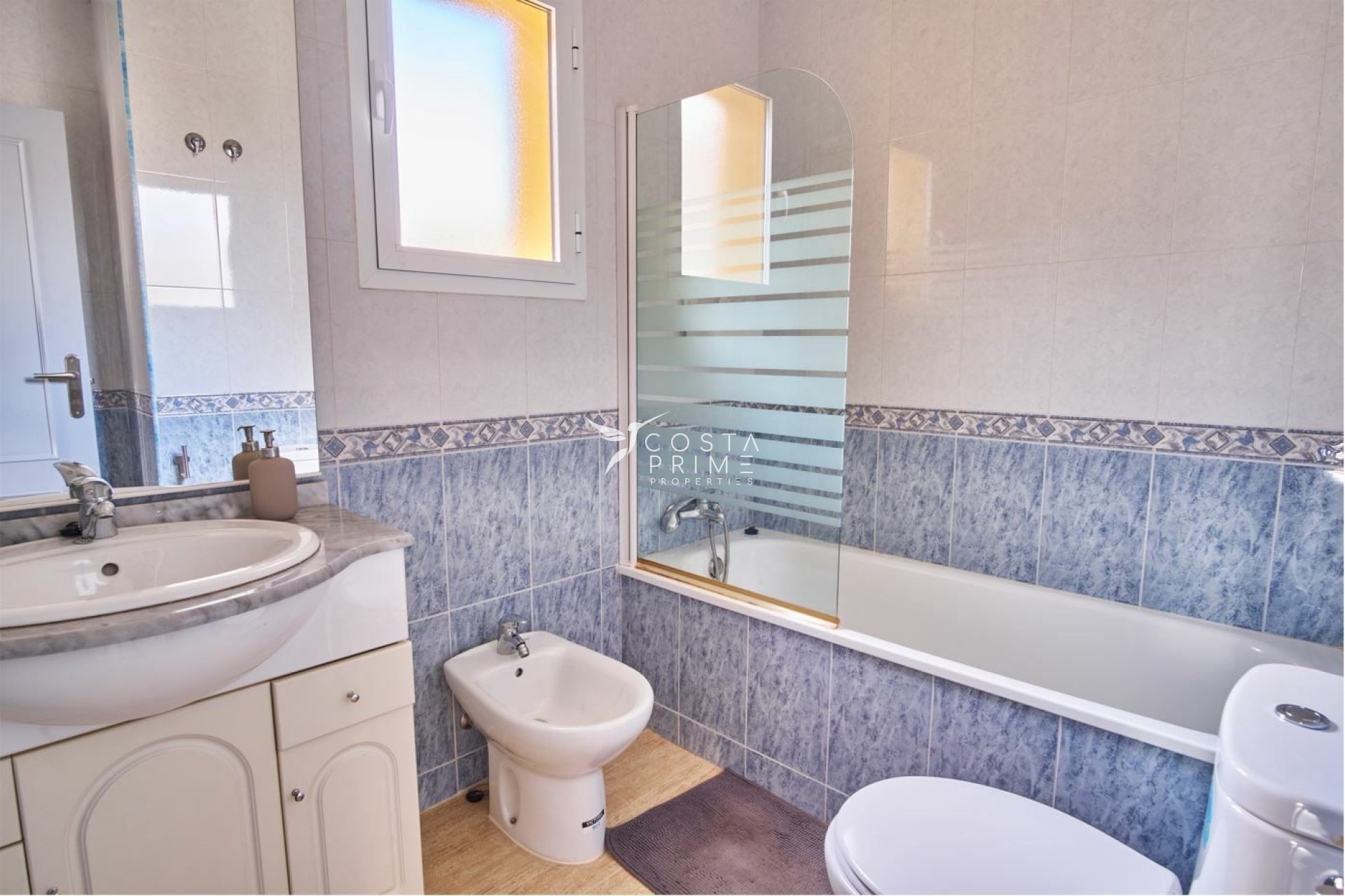 Resale - Villa  - Los Montesinos