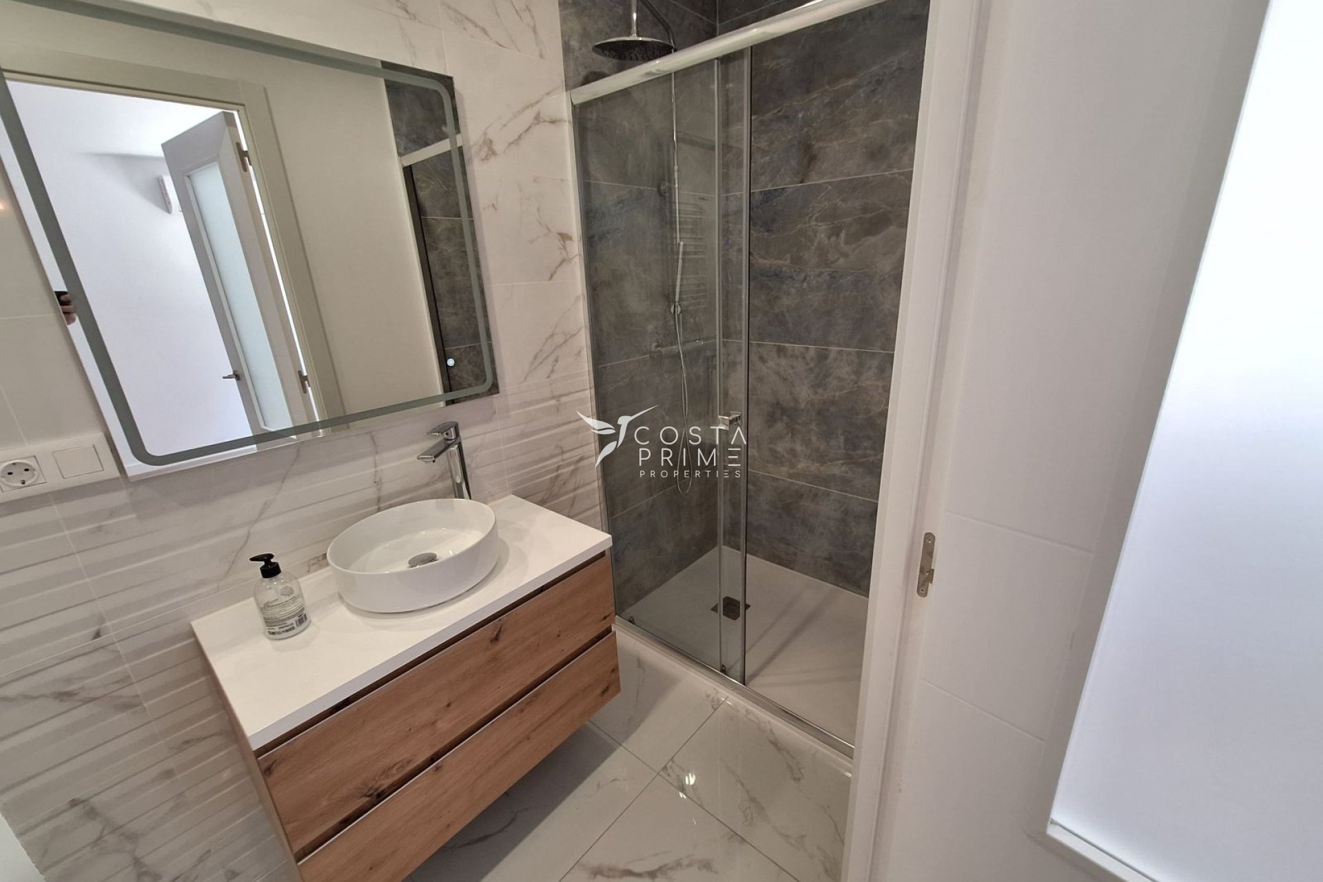 Reventa - Apartamento / Piso - Benidorm