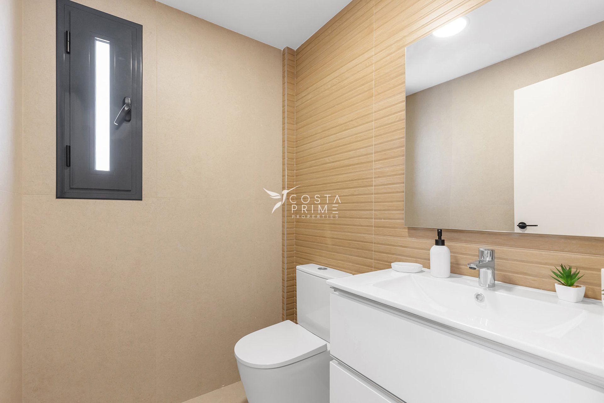 Új építésű - Városháza / Semi - Rafal