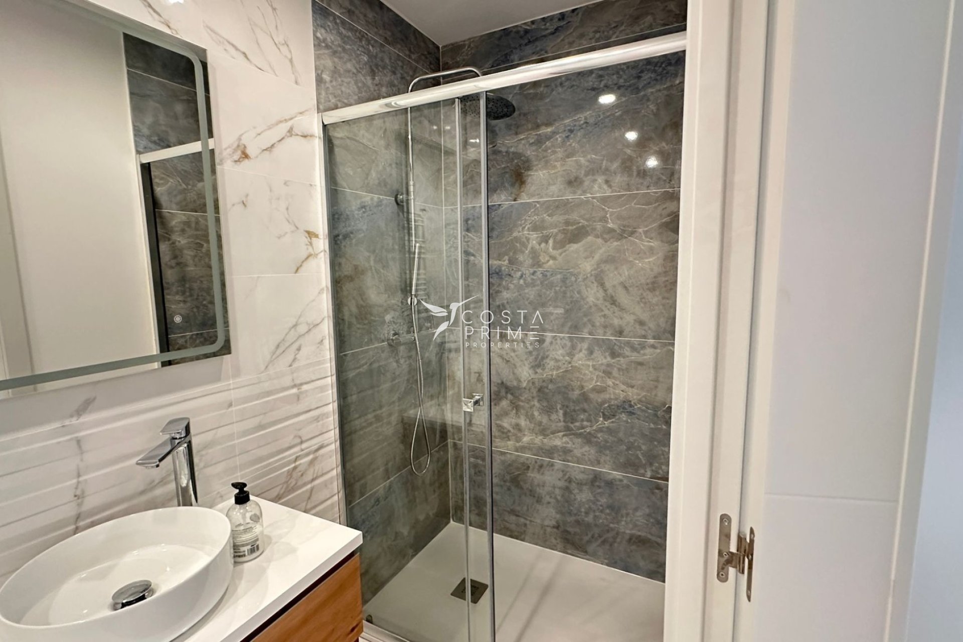 Újraértékesítés - Apartman / lakás - Benidorm