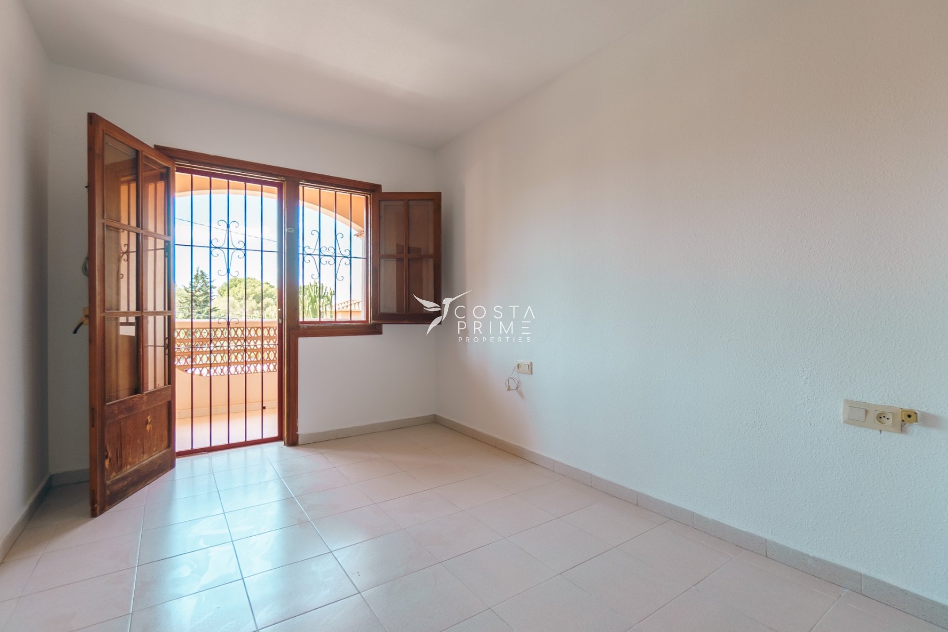 Újraértékesítés - Városháza / Semi - Albir