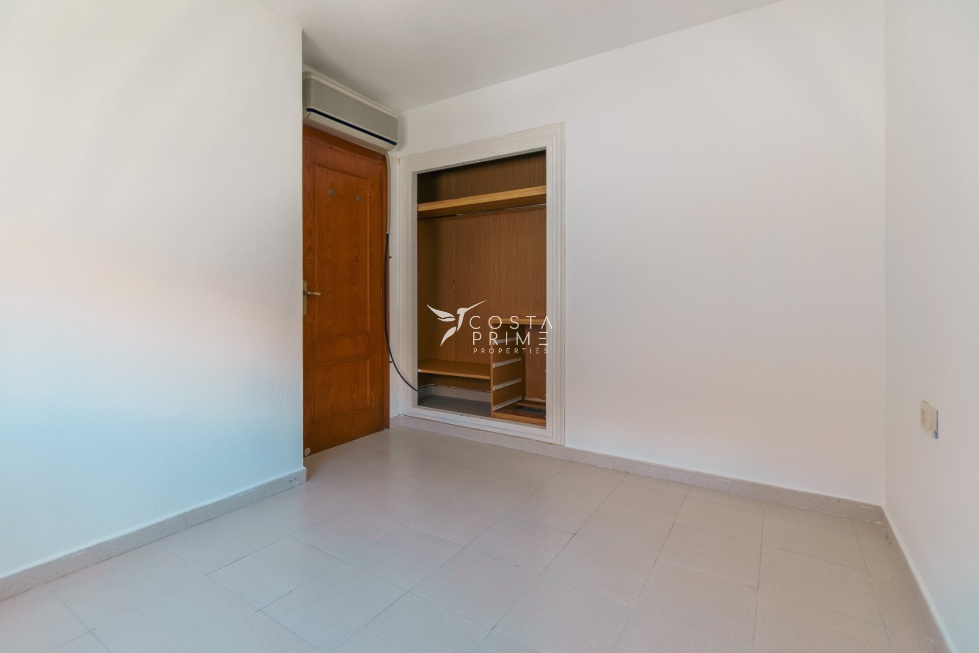 Újraértékesítés - Városháza / Semi - Albir