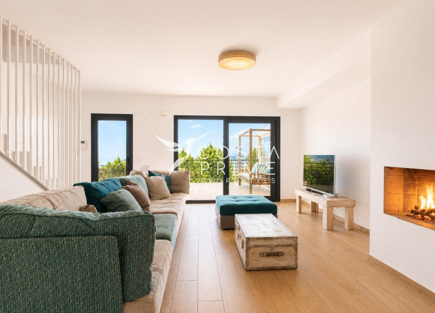 Újraértékesítés - Városháza / Semi - Albir