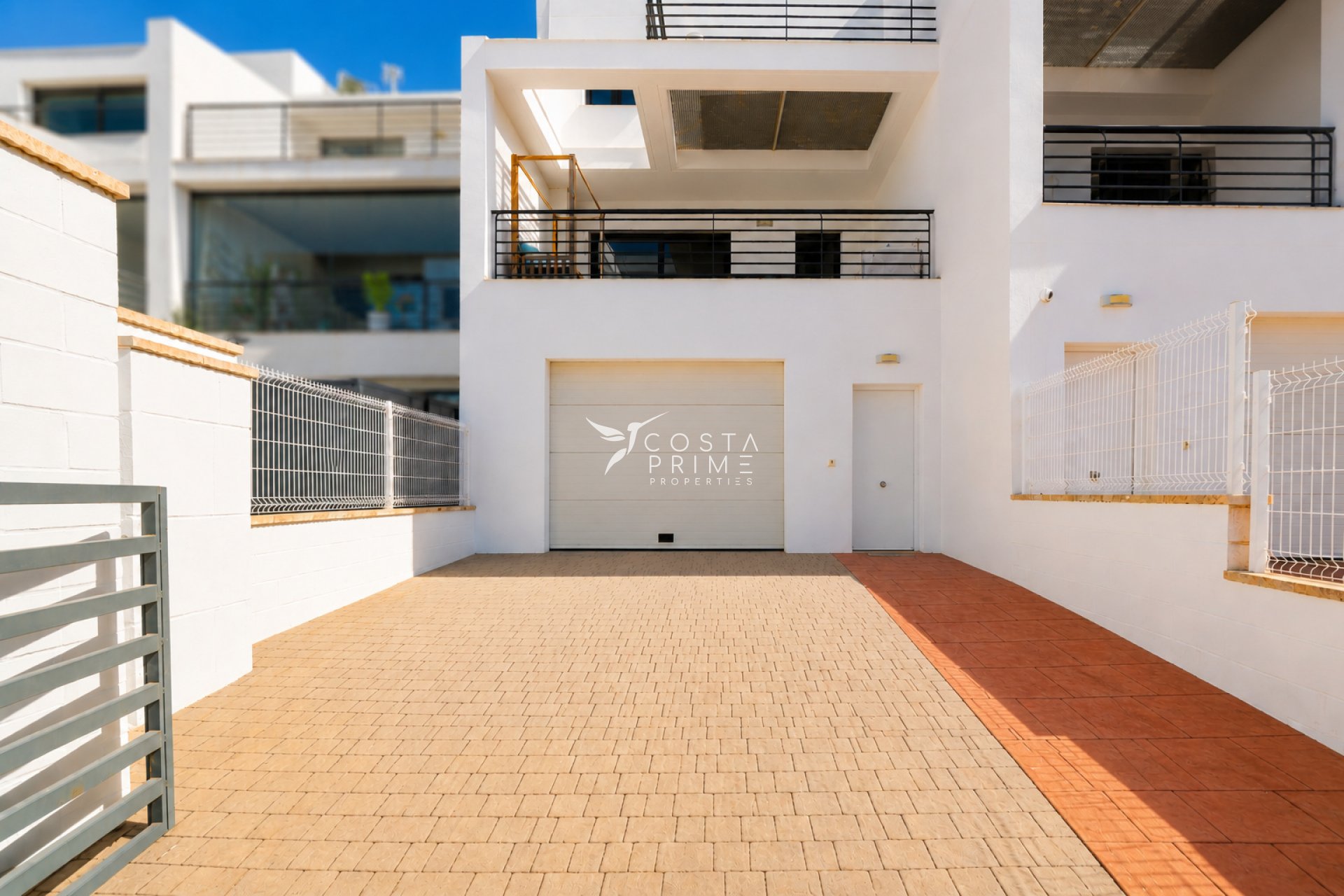 Újraértékesítés - Városháza / Semi - Albir