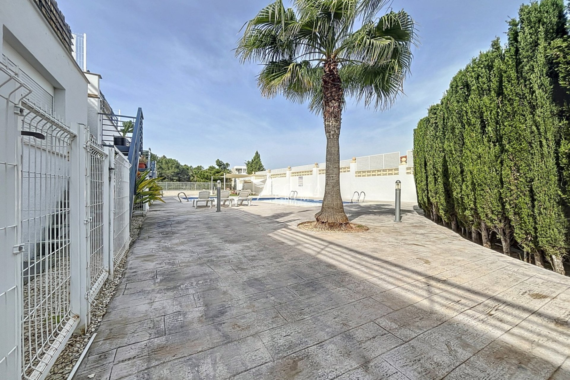 Újraértékesítés - Városháza / Semi - Albir