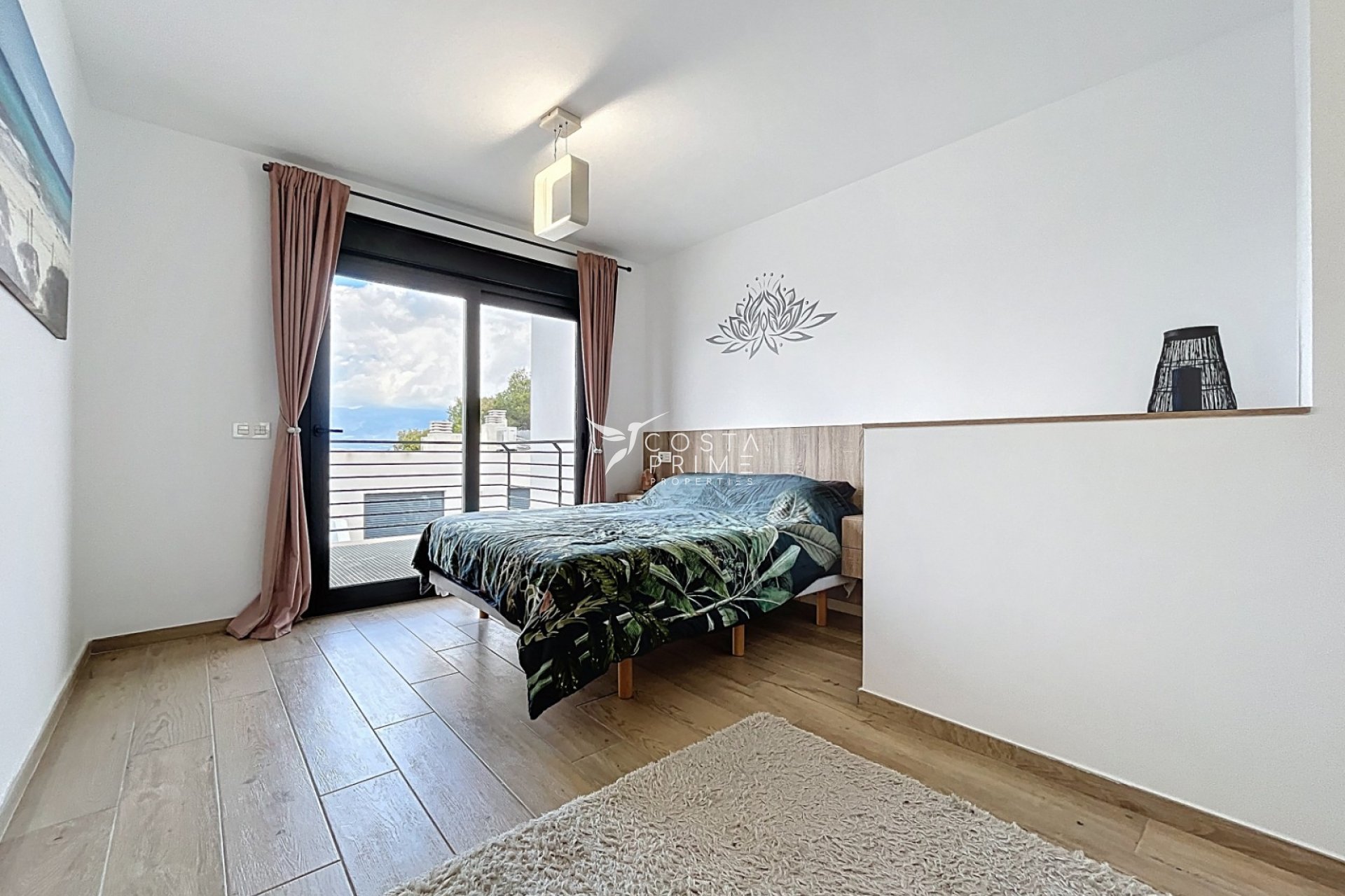 Újraértékesítés - Városháza / Semi - Albir