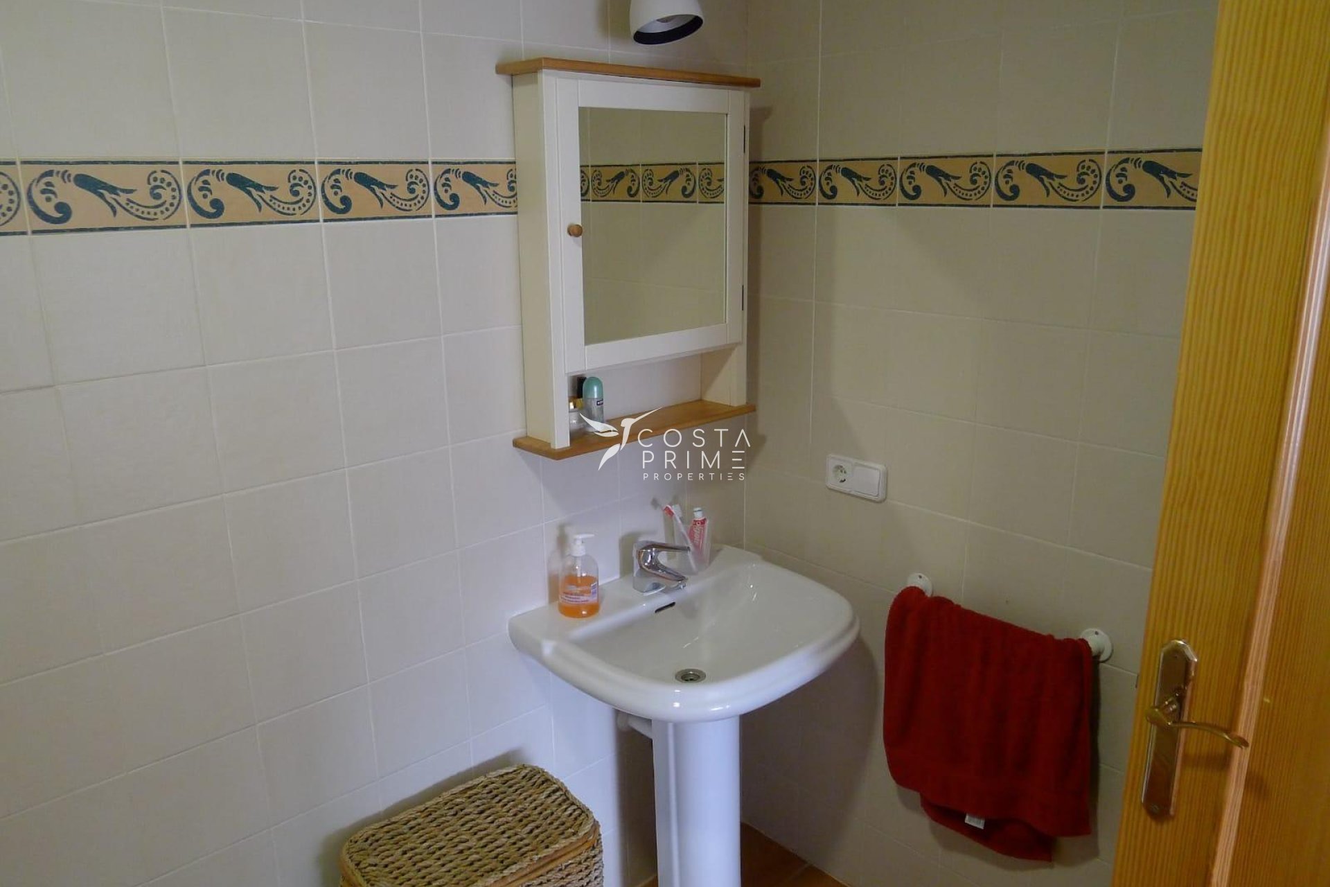 Újraértékesítés - Városháza / Semi - Altea